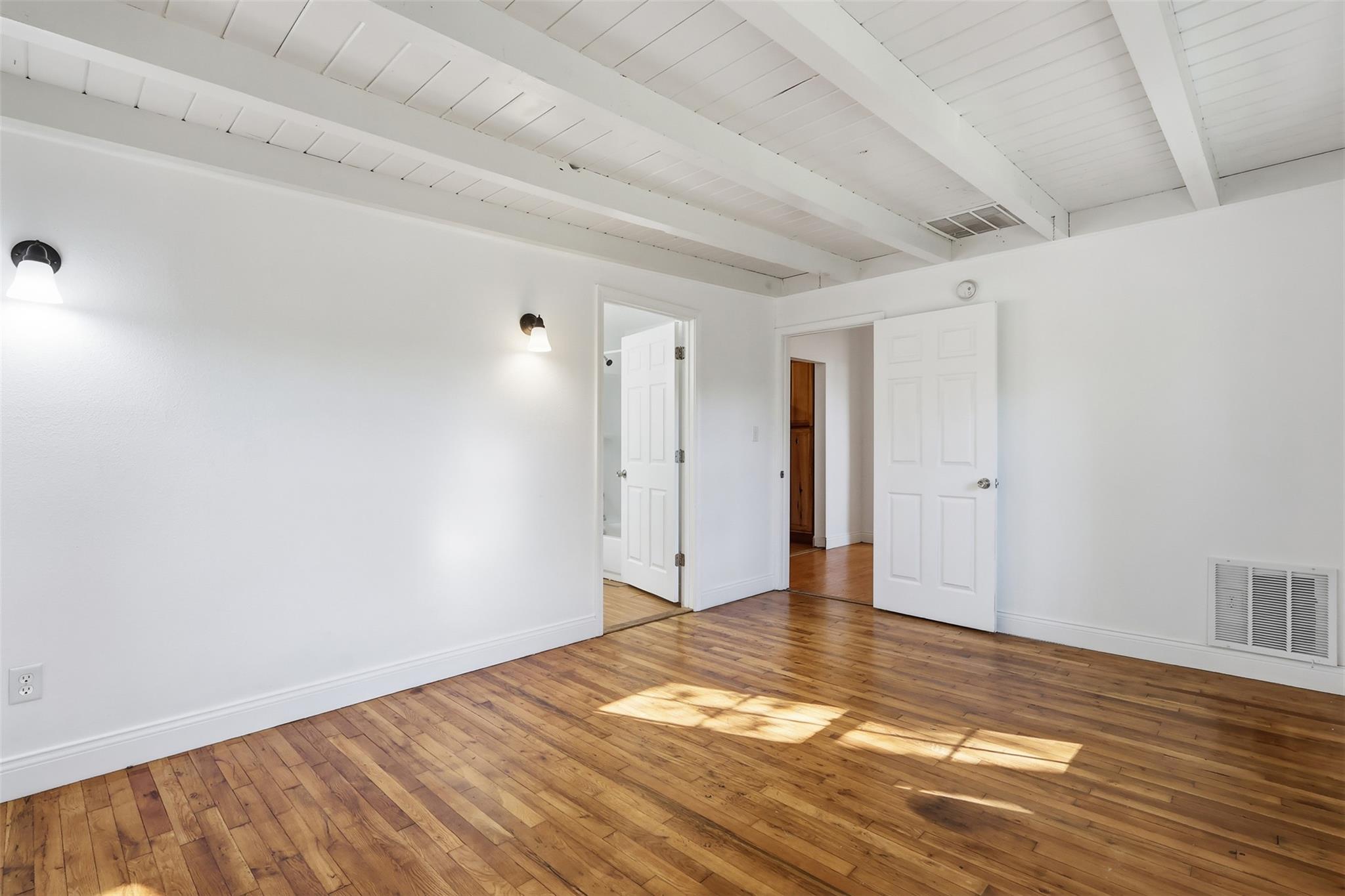 1215 Porter St, Taylor, TX 76574