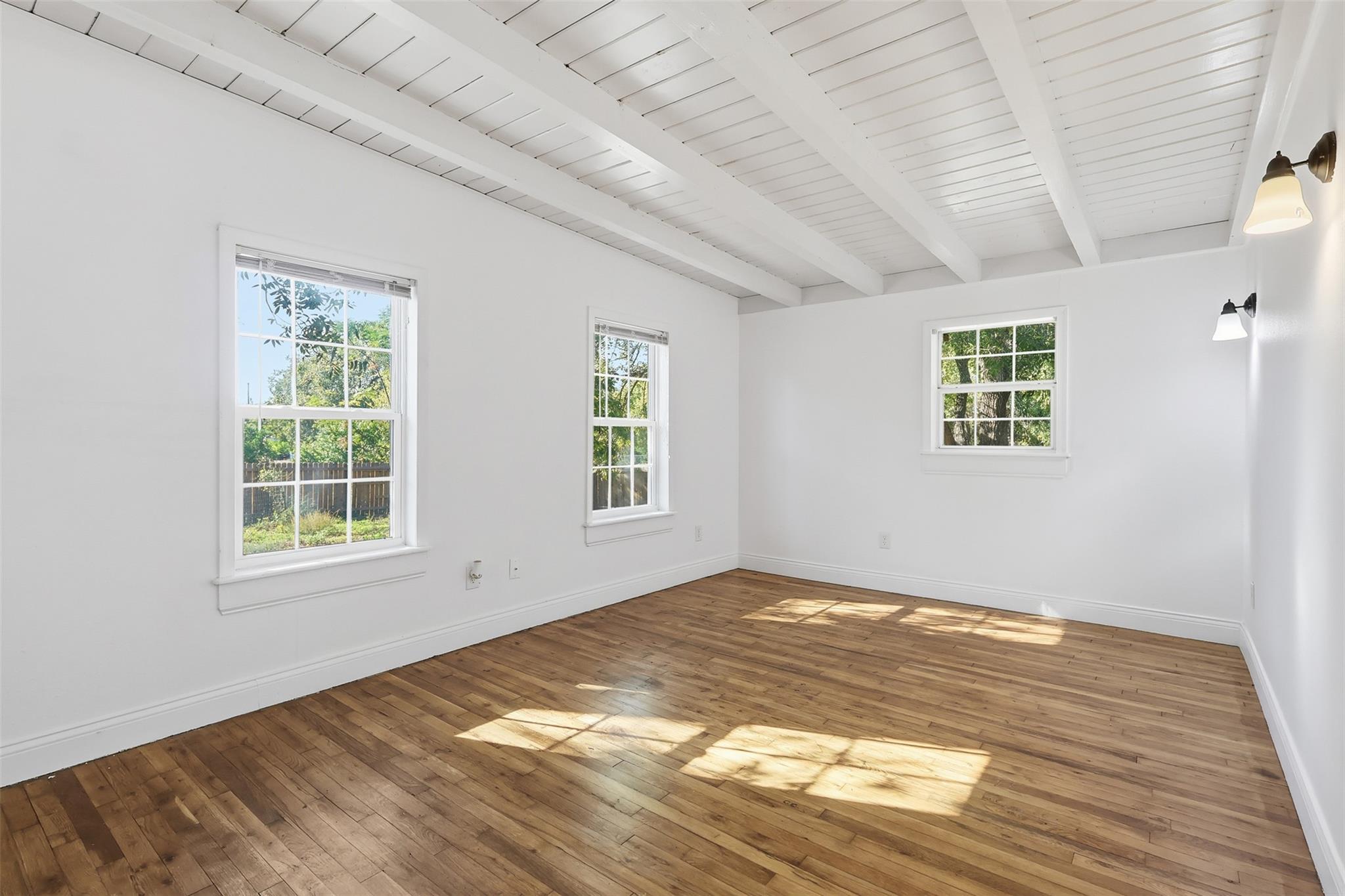 1215 Porter St, Taylor, TX 76574