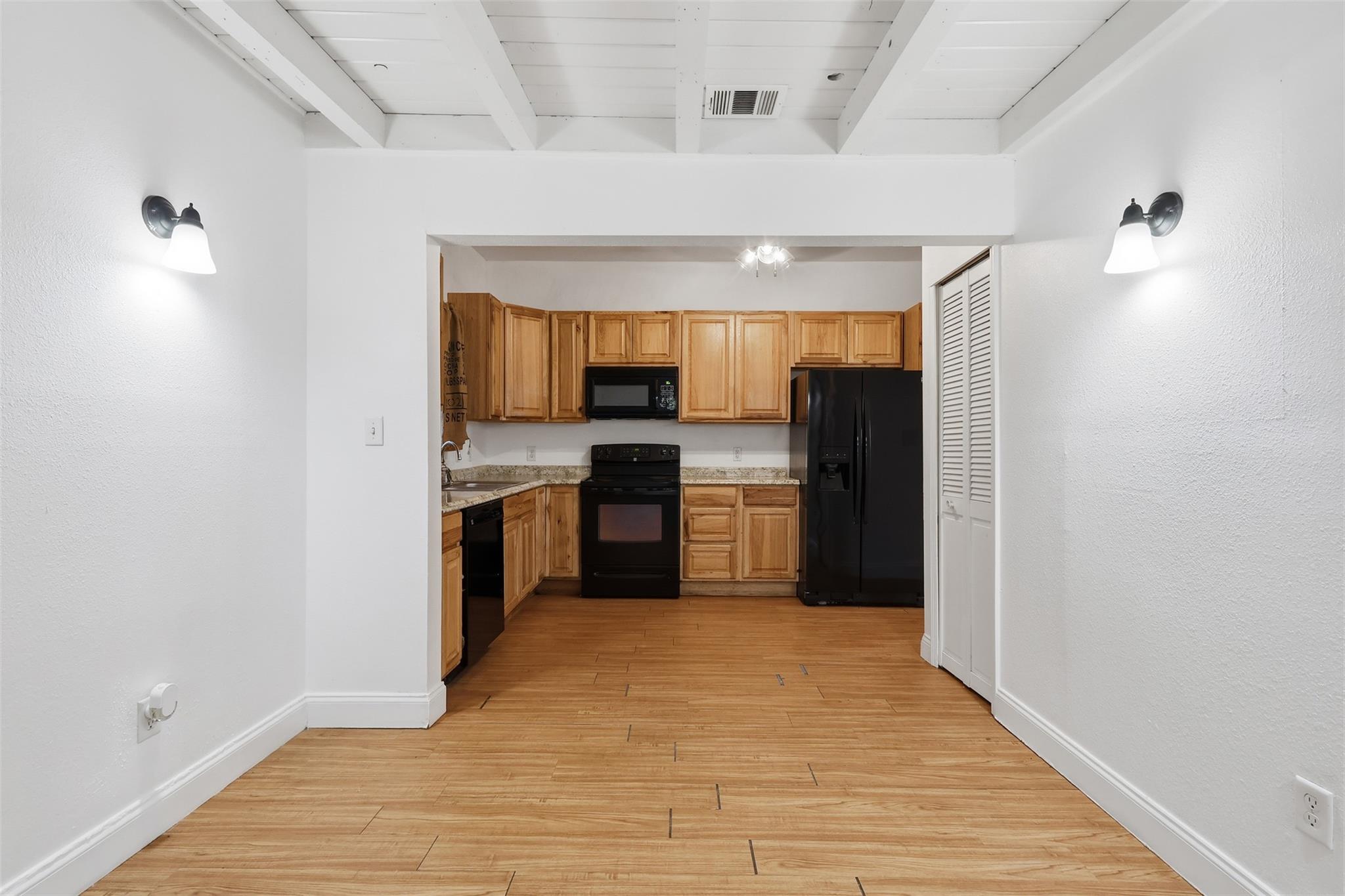 1215 Porter St, Taylor, TX 76574