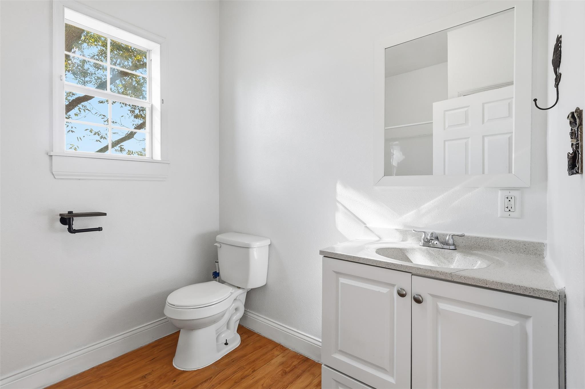 1215 Porter St, Taylor, TX 76574