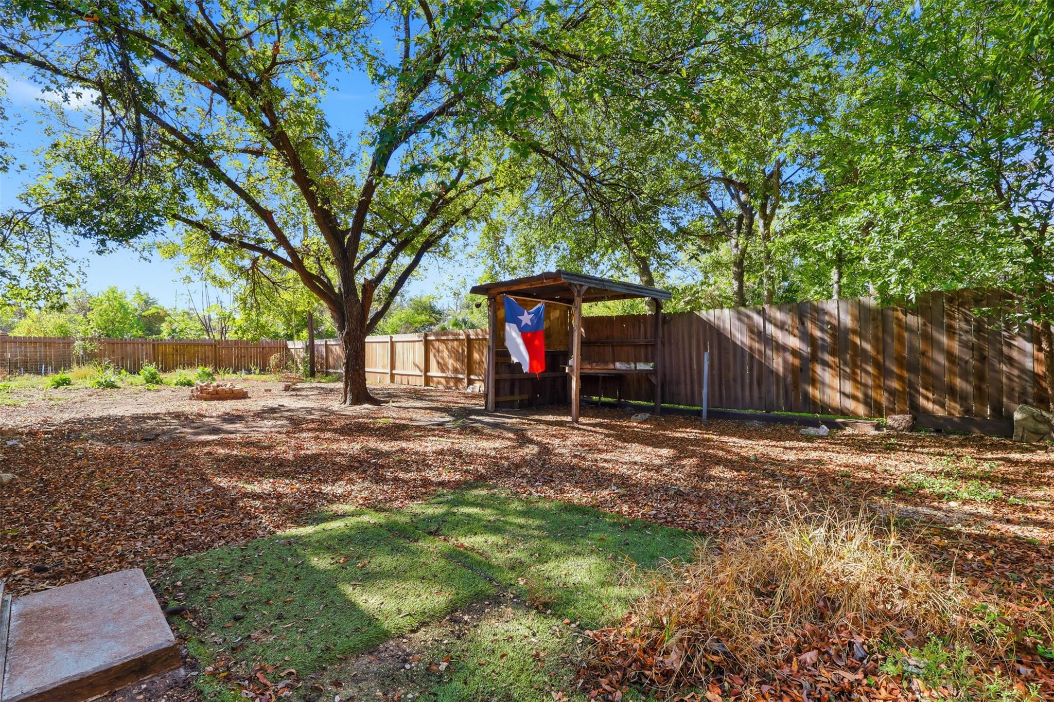 1215 Porter St, Taylor, TX 76574