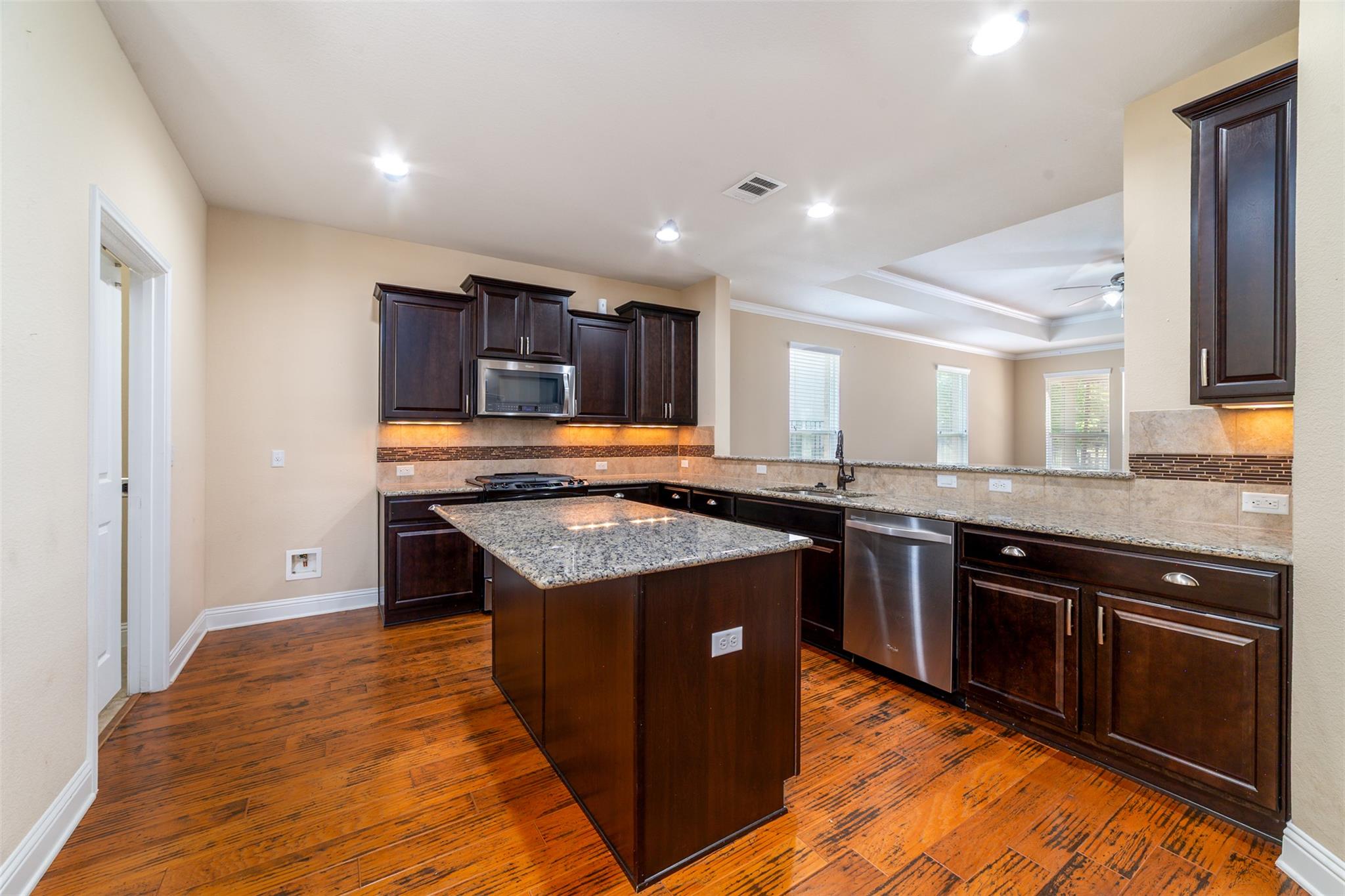 902 Dome Peak Ln, Georgetown, TX 78633