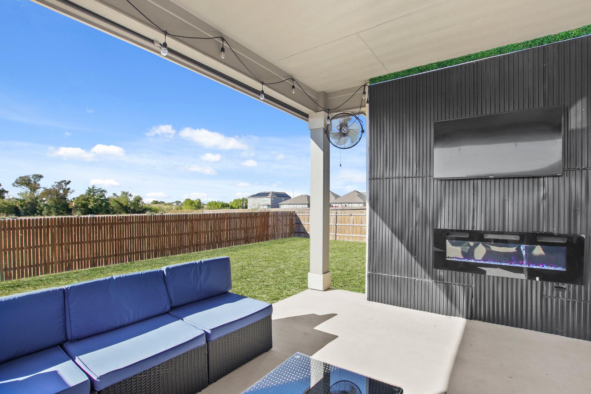 102 Whitney Dr, Elgin, TX 78621