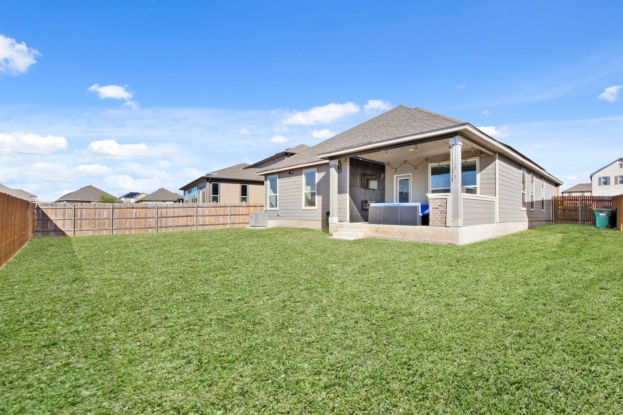 102 Whitney Dr, Elgin, TX 78621