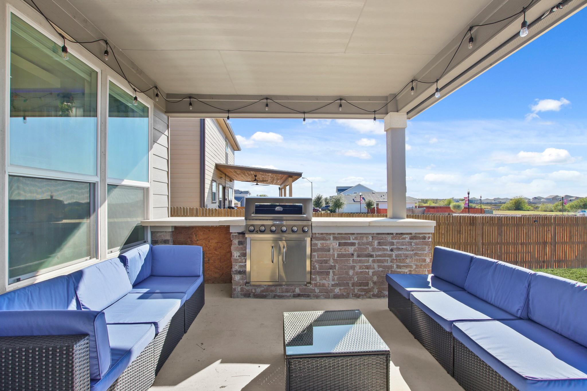 102 Whitney Dr, Elgin, TX 78621