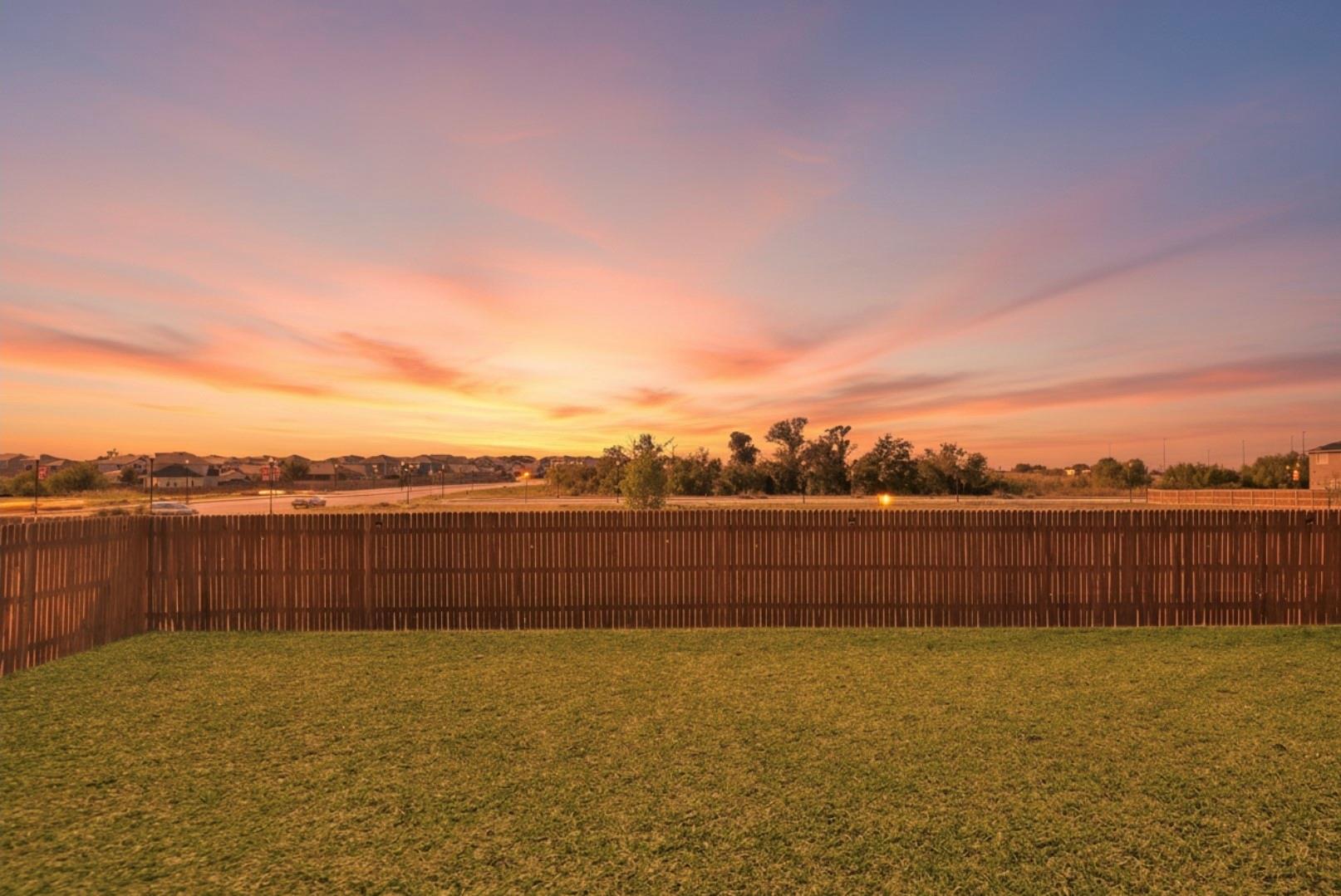 102 Whitney Dr, Elgin, TX 78621