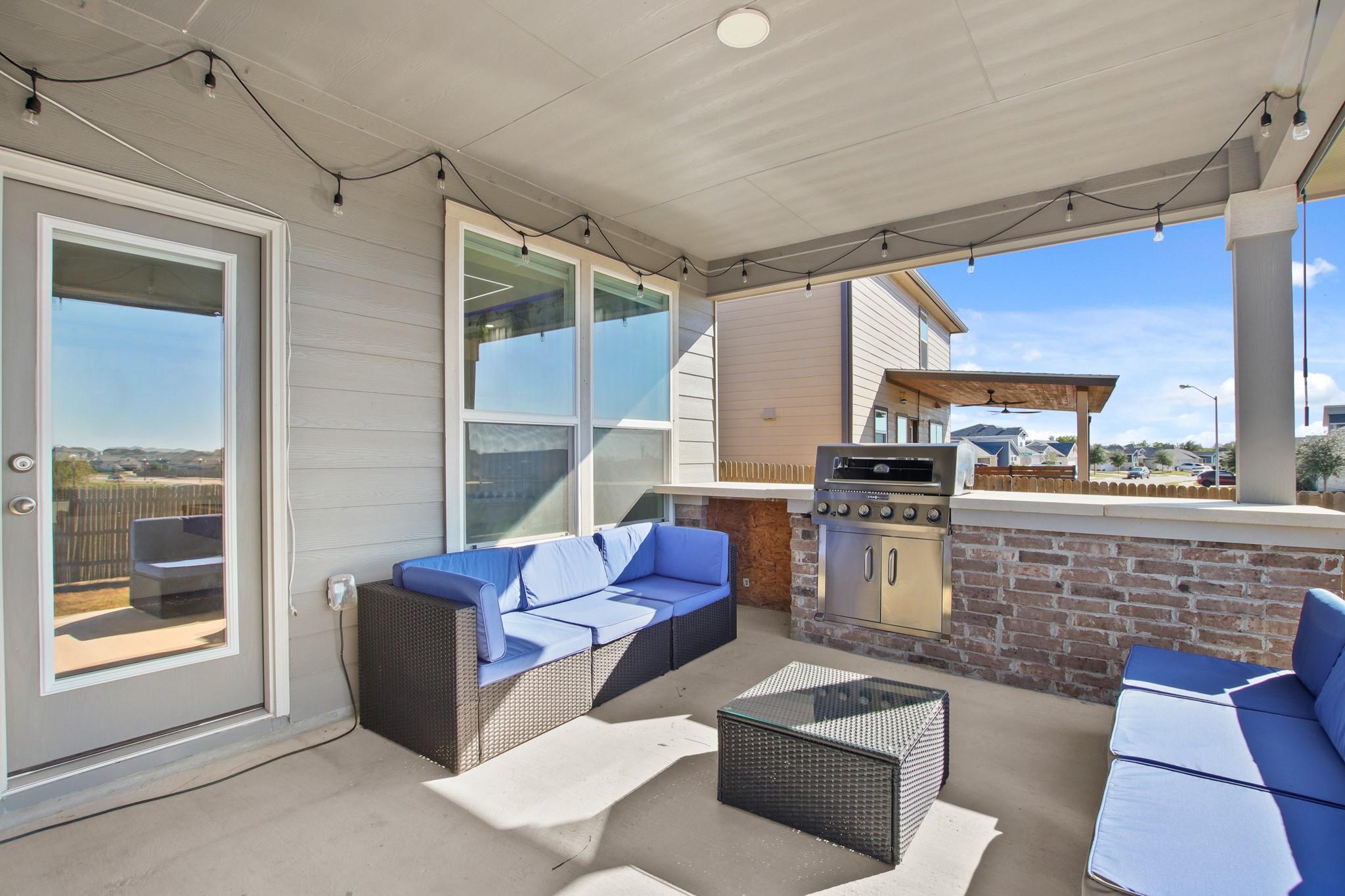 102 Whitney Dr, Elgin, TX 78621