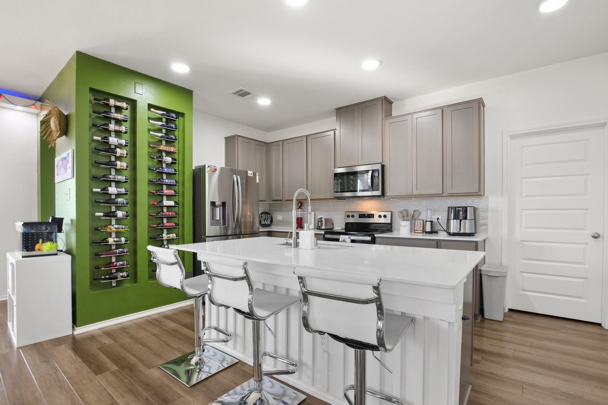 102 Whitney Dr, Elgin, TX 78621