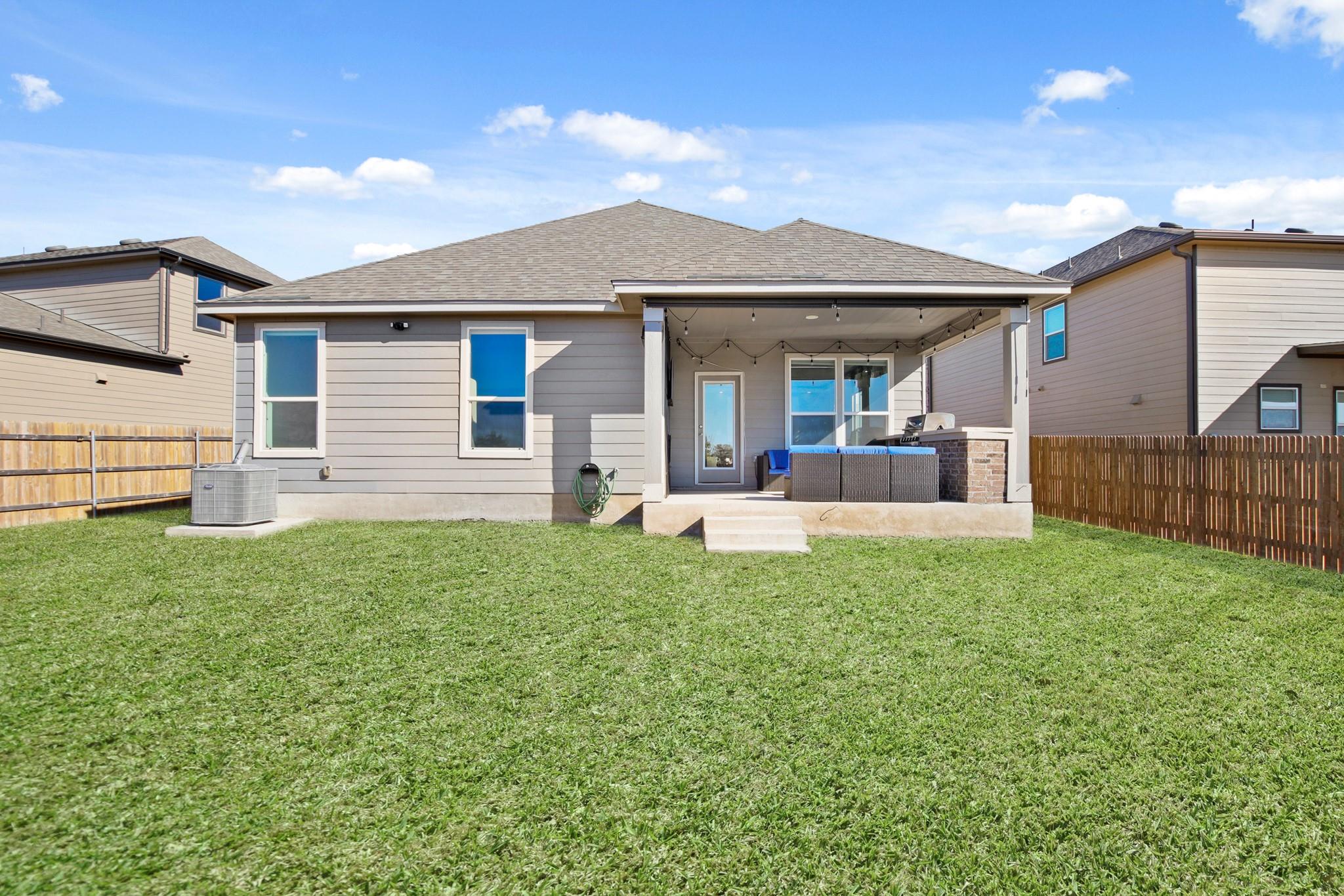 102 Whitney Dr, Elgin, TX 78621