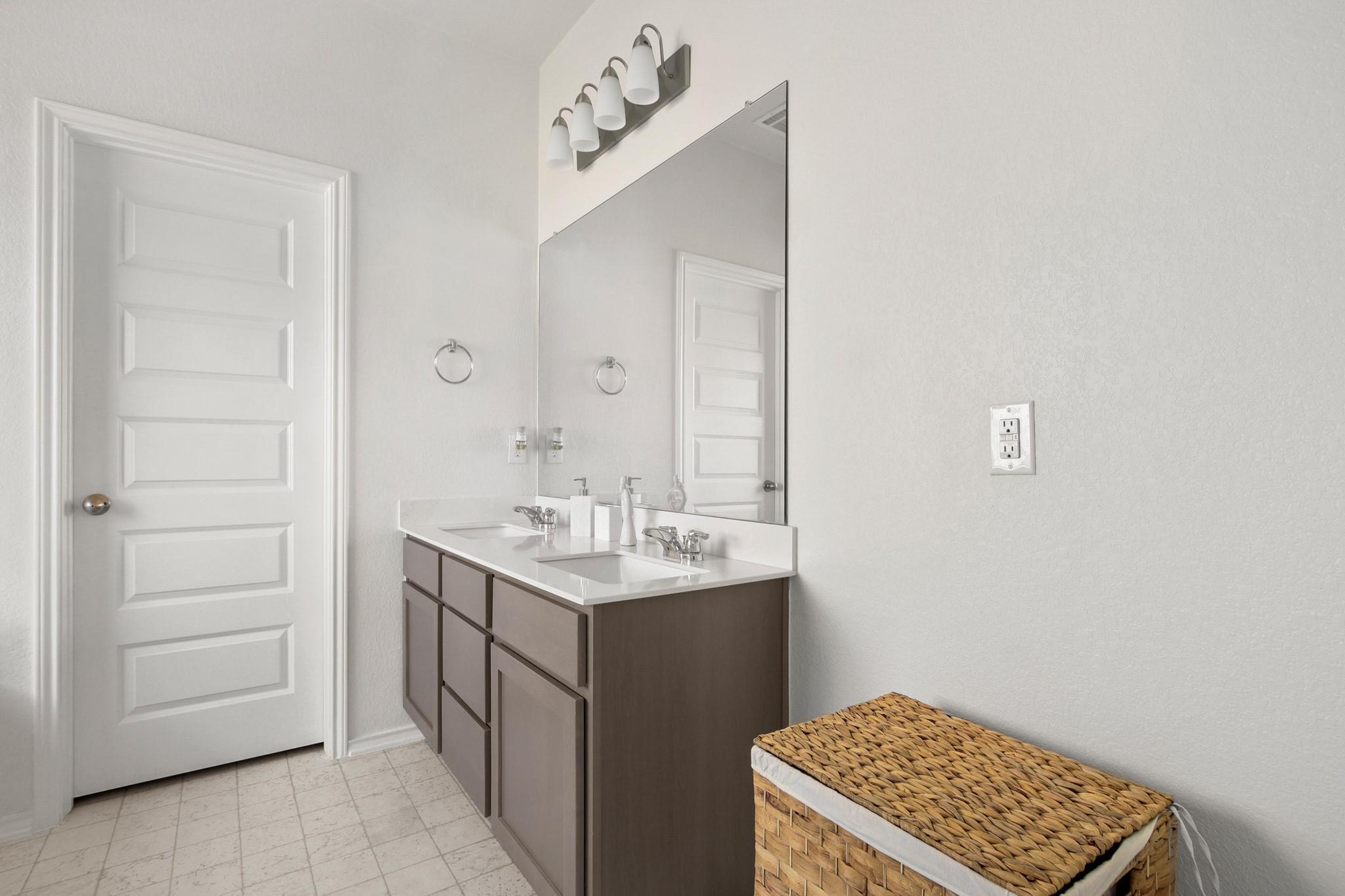 102 Whitney Dr, Elgin, TX 78621