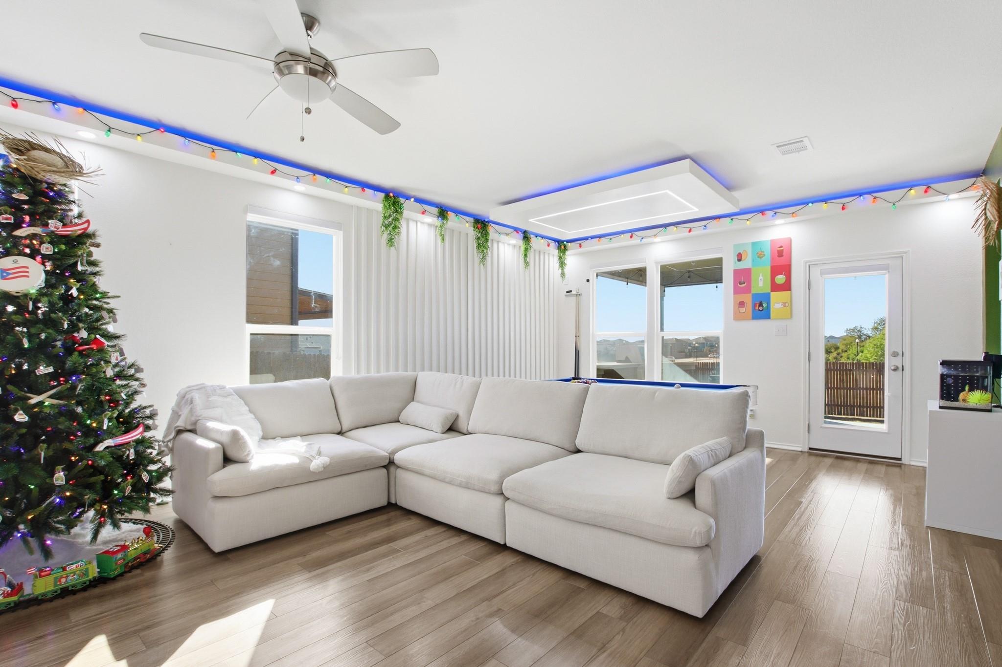 102 Whitney Dr, Elgin, TX 78621