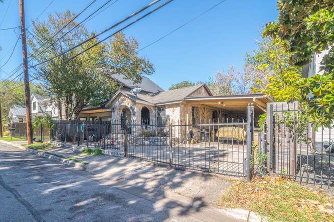 2406 Santa Maria St, Austin, TX 78702
