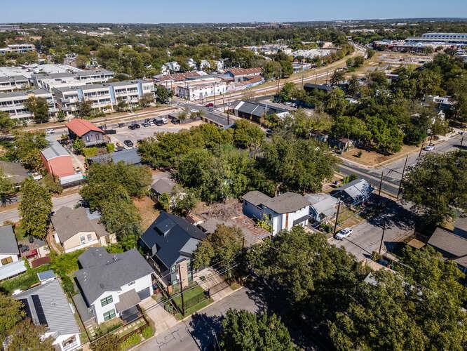 2406 Santa Maria St, Austin, TX 78702