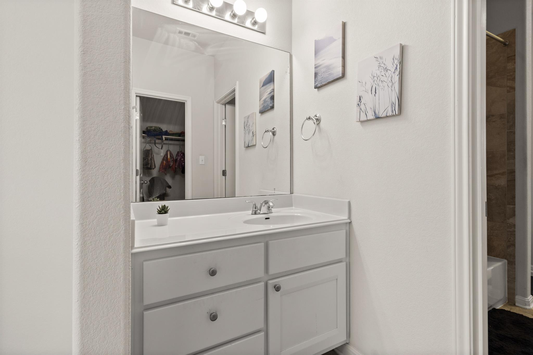 2216 Lookout Knoll Dr, Leander, TX 78641