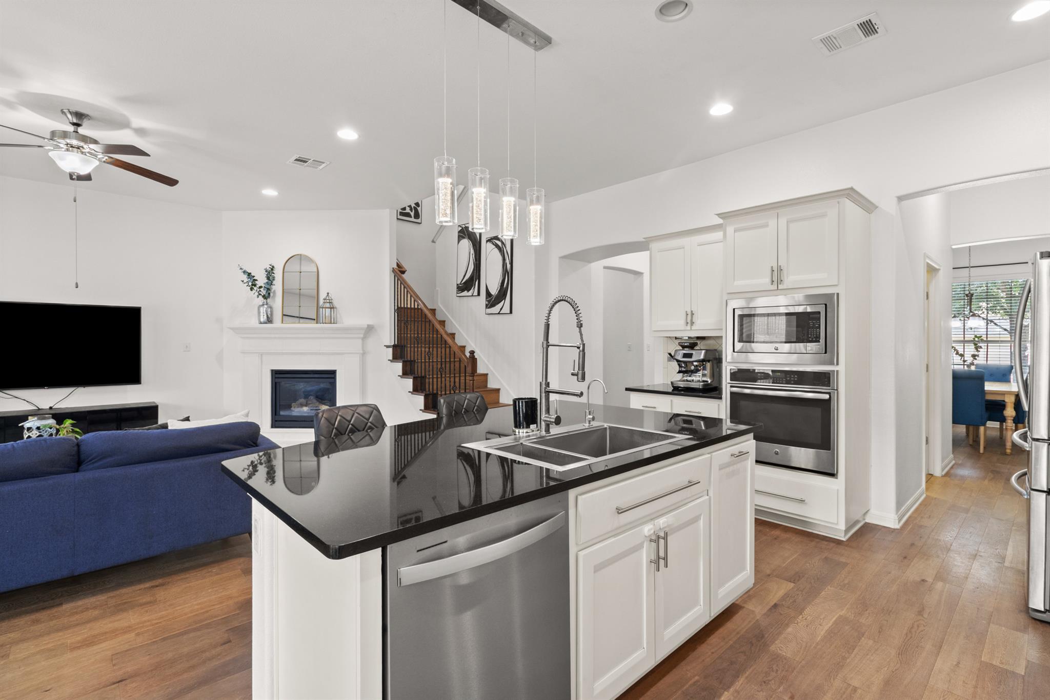 2216 Lookout Knoll Dr, Leander, TX 78641