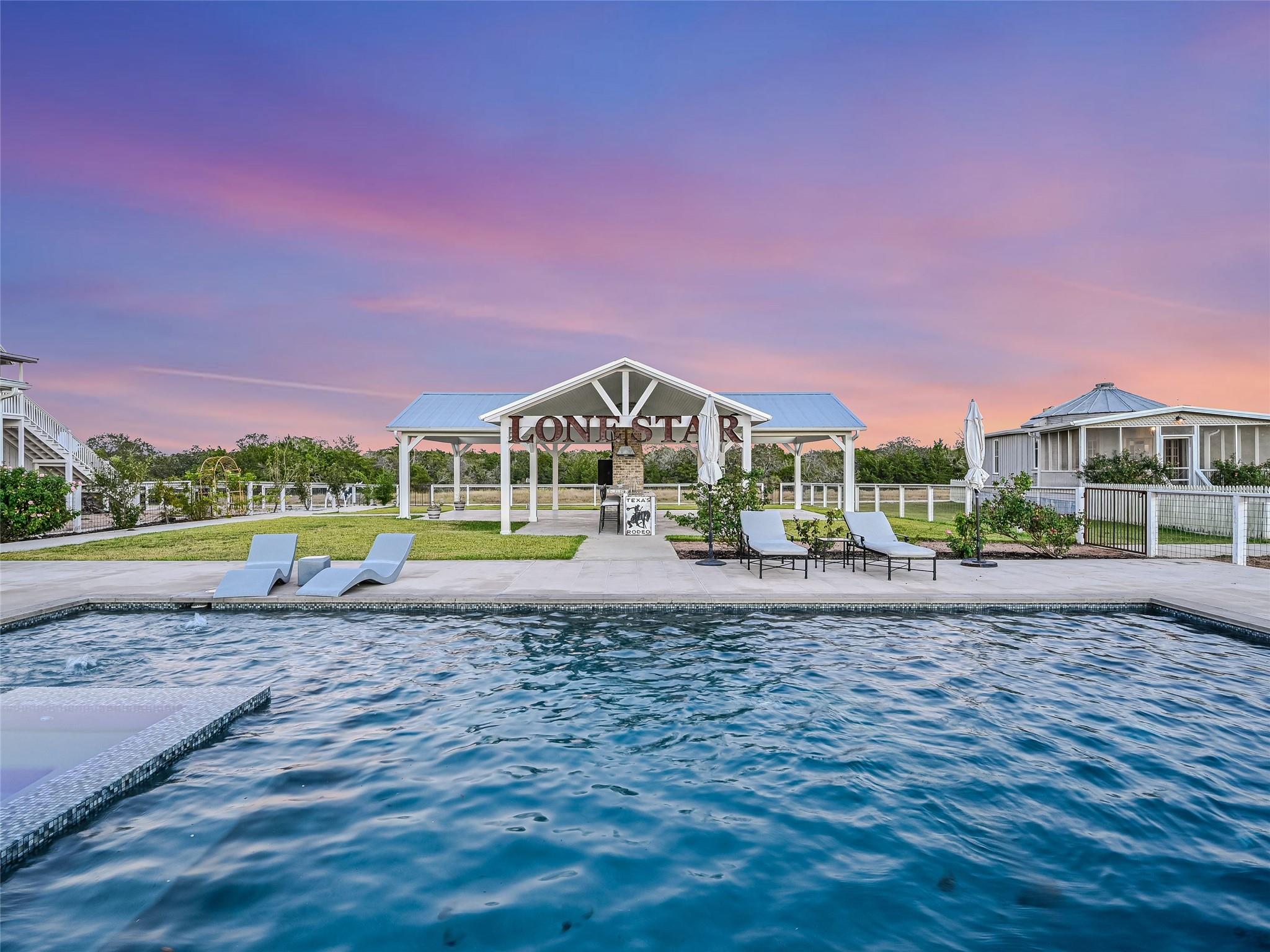 314 Big Sky Ranch Rd, Smithville, TX 78957