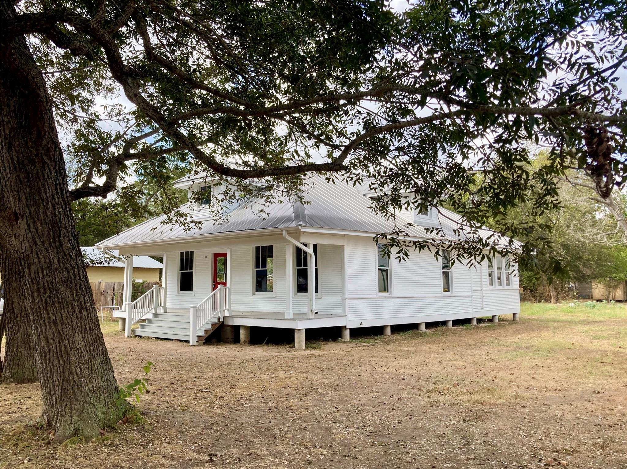 304 Washington St, Smithville, TX 78957