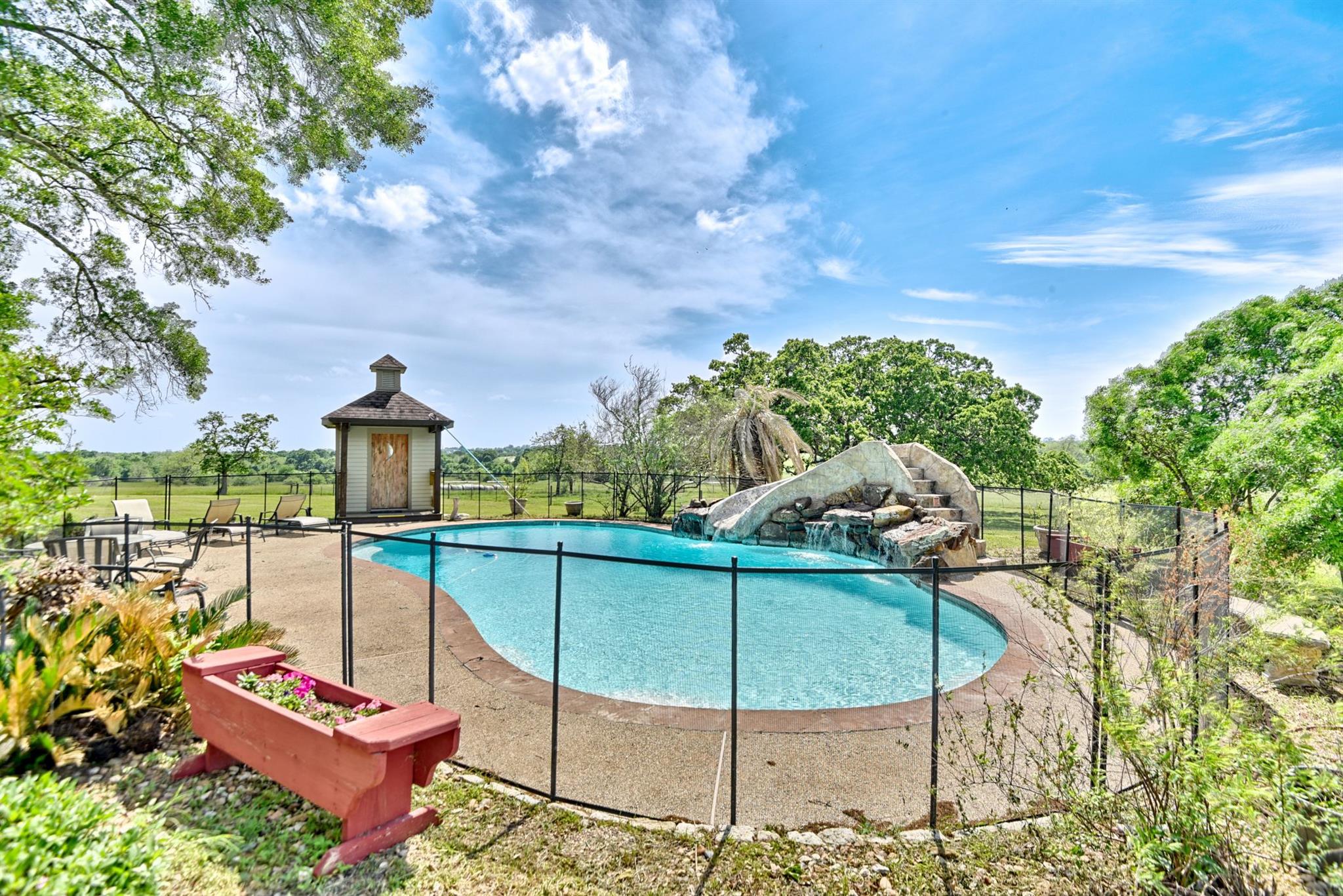 2575 Old Mill Creek Rd, Brenham, TX 77833