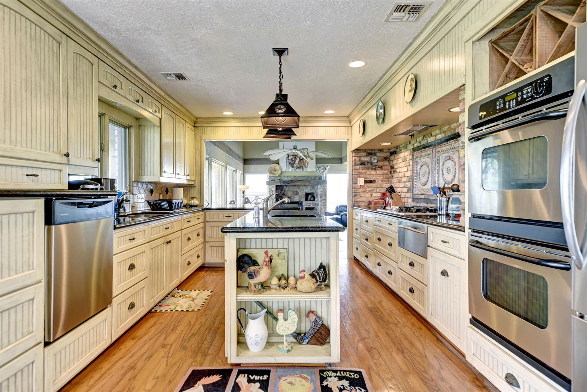 2575 Old Mill Creek Rd, Brenham, TX 77833