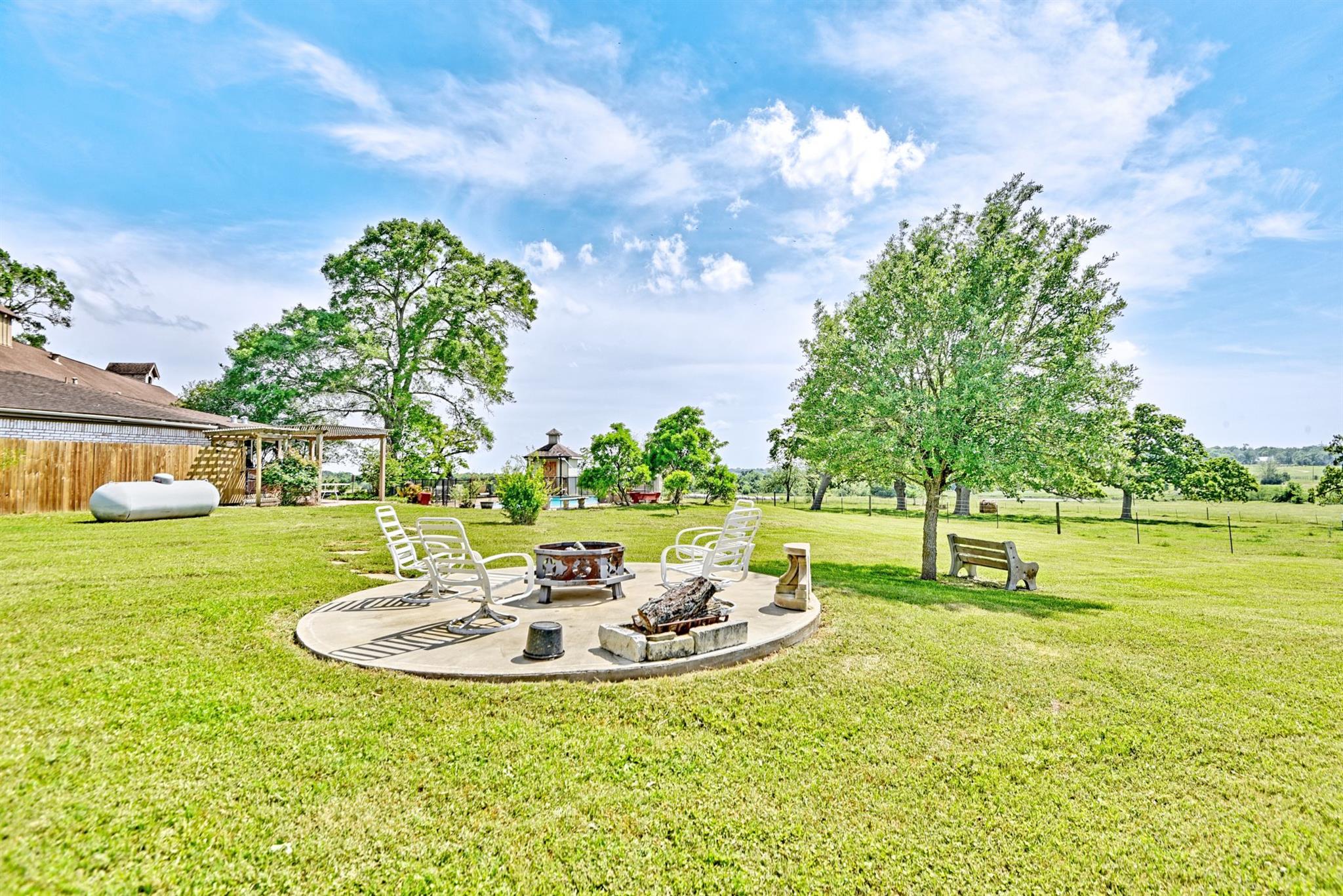 2575 Old Mill Creek Rd, Brenham, TX 77833