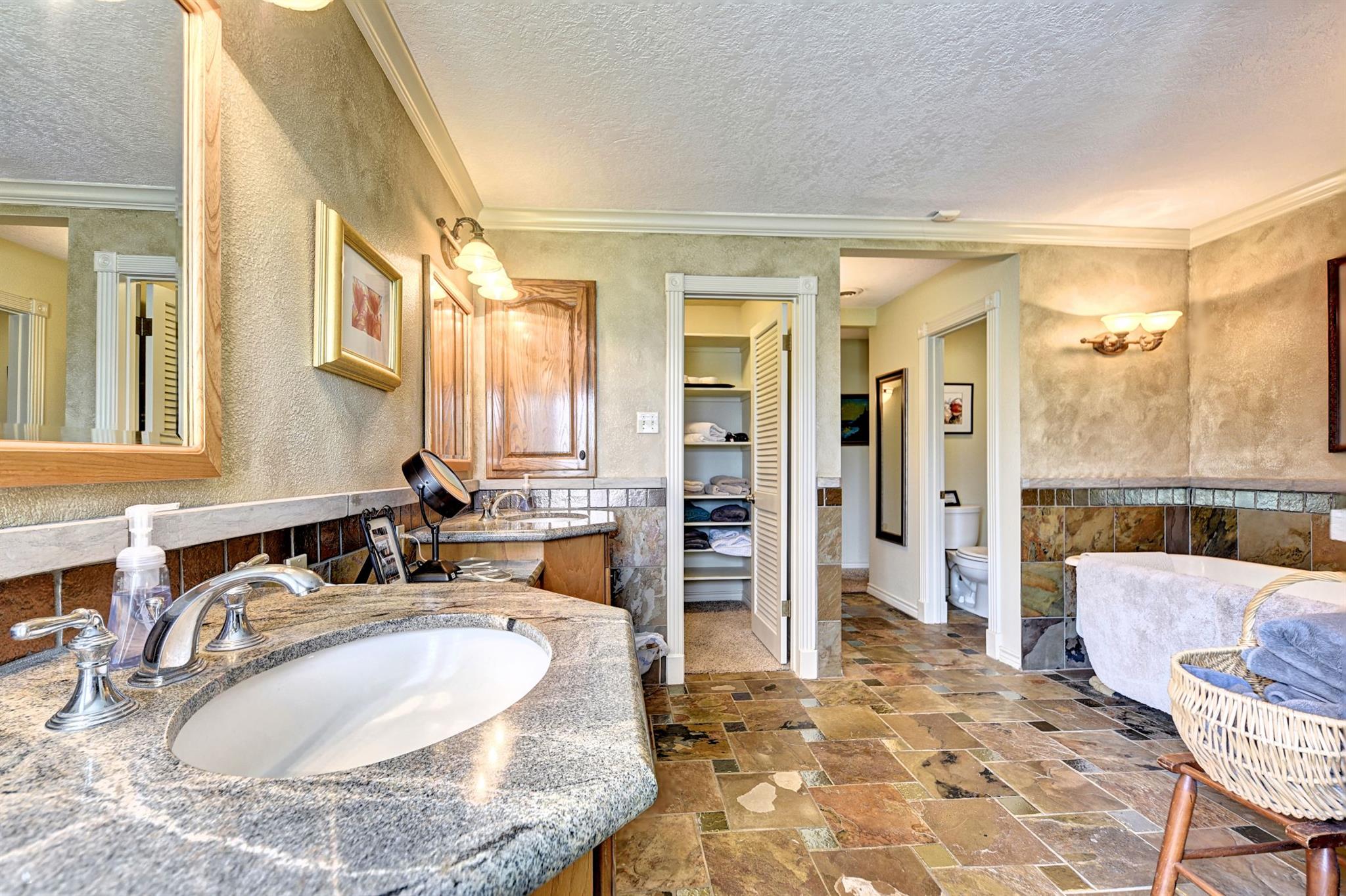 2575 Old Mill Creek Rd, Brenham, TX 77833