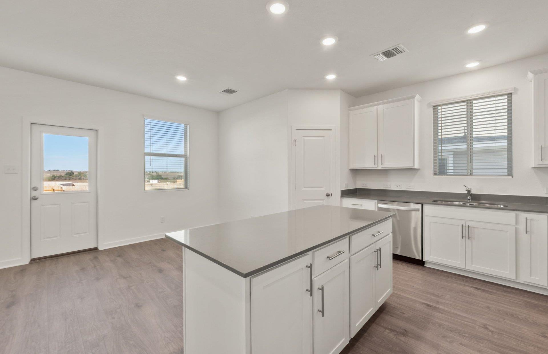 412 Paradise Canyon Dr, Jarrell, TX 76537