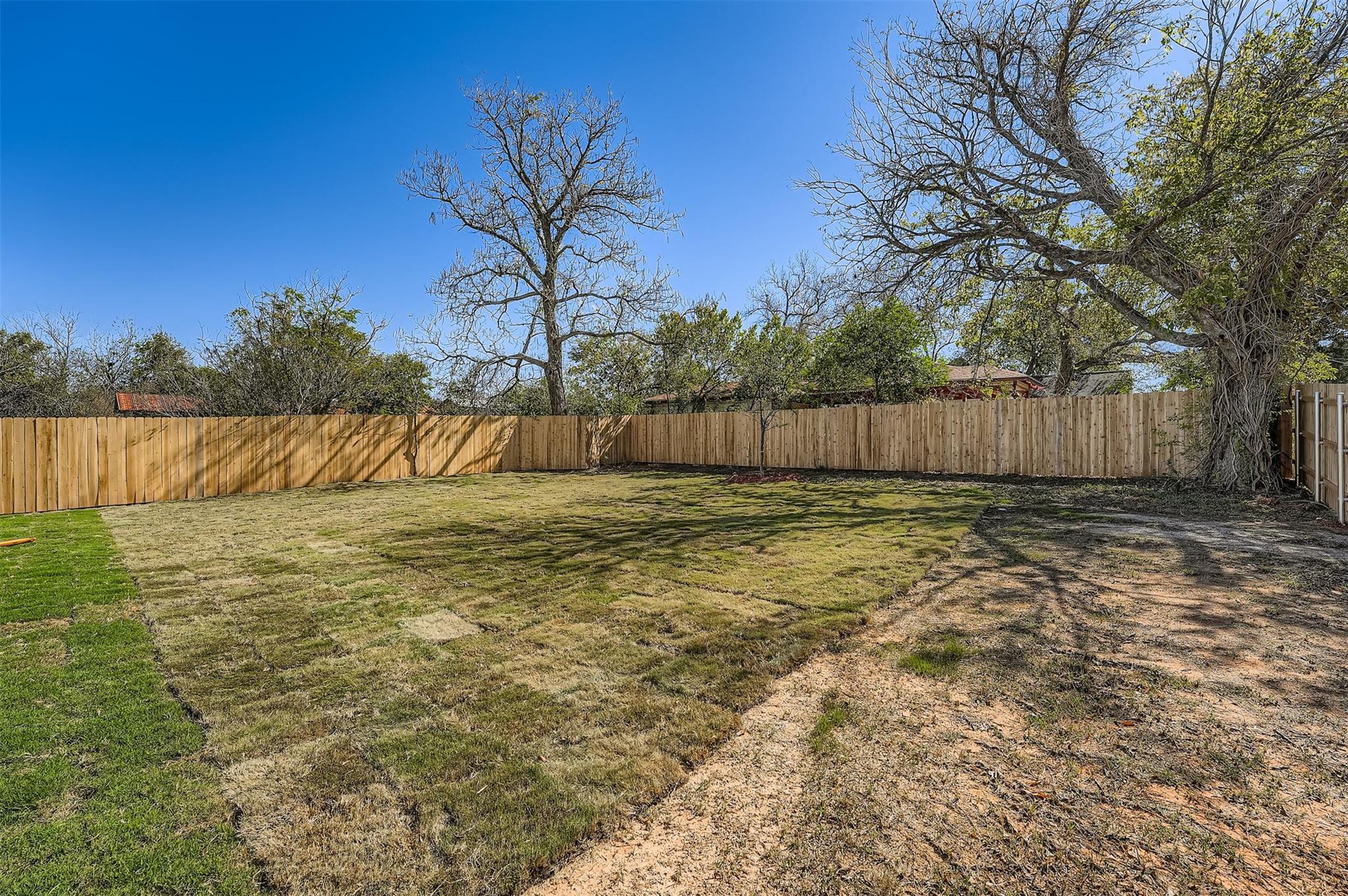 701 E 3rd St, Elgin, TX 78621