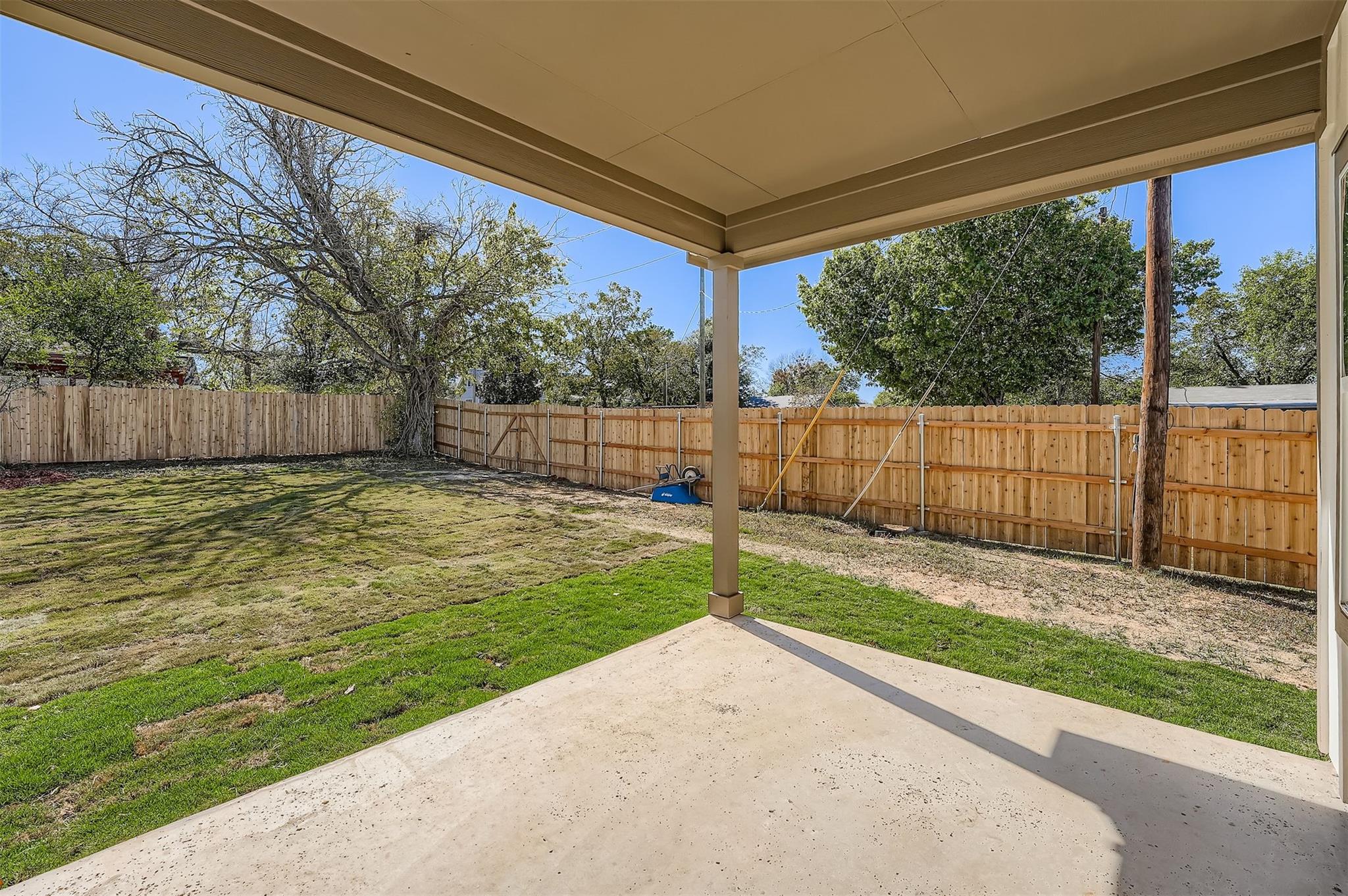 701 E 3rd St, Elgin, TX 78621