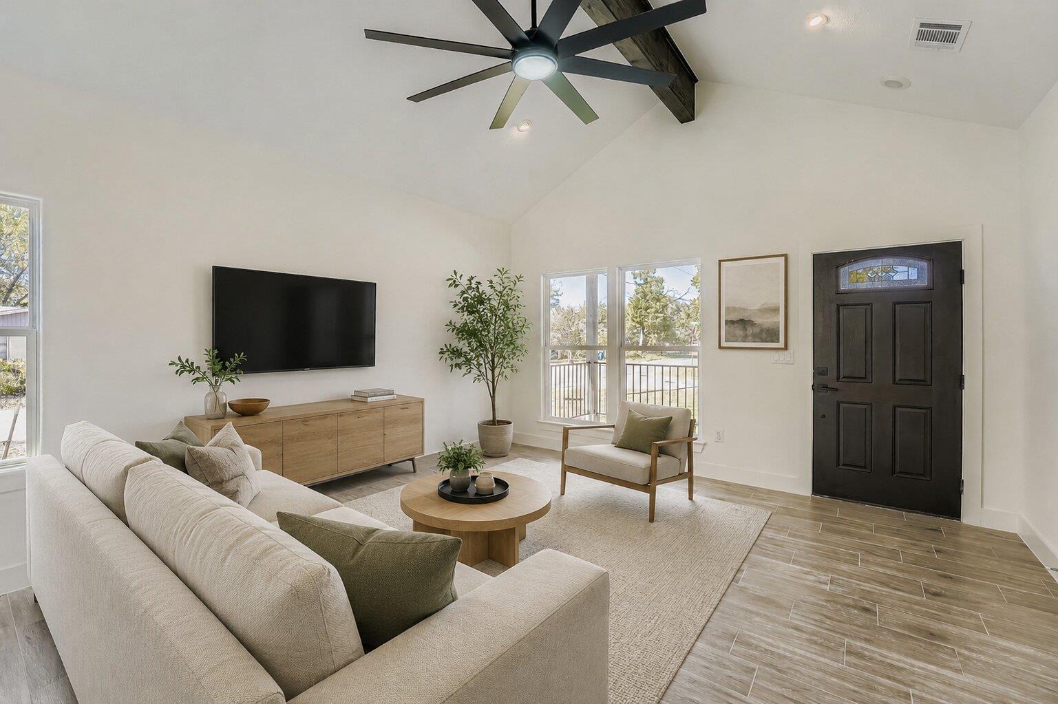 701 E 3rd St, Elgin, TX 78621