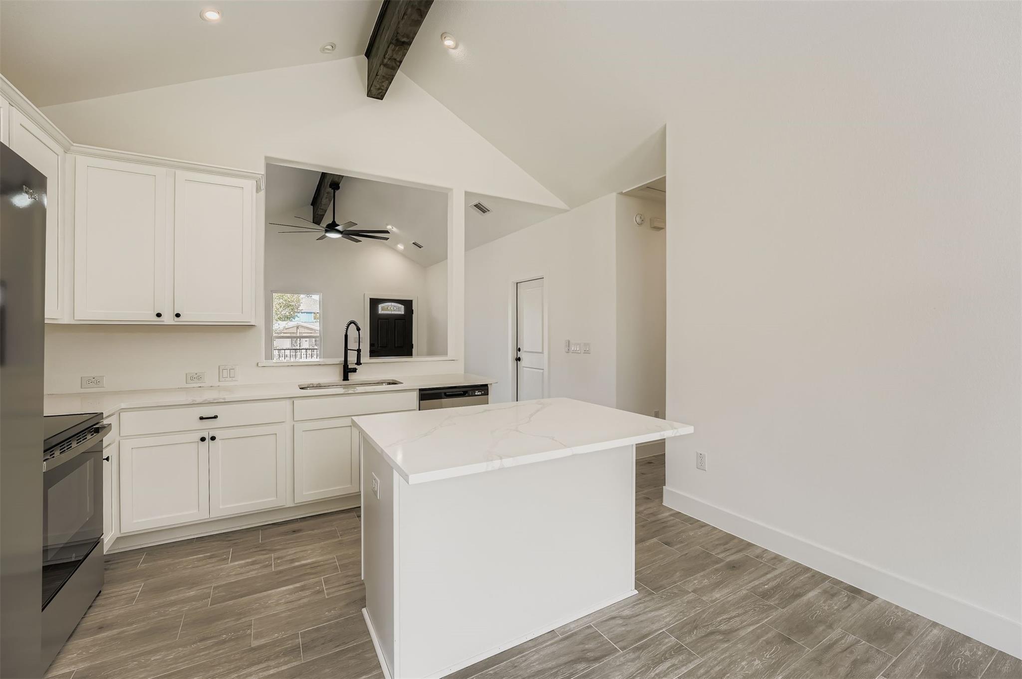 701 E 3rd St, Elgin, TX 78621