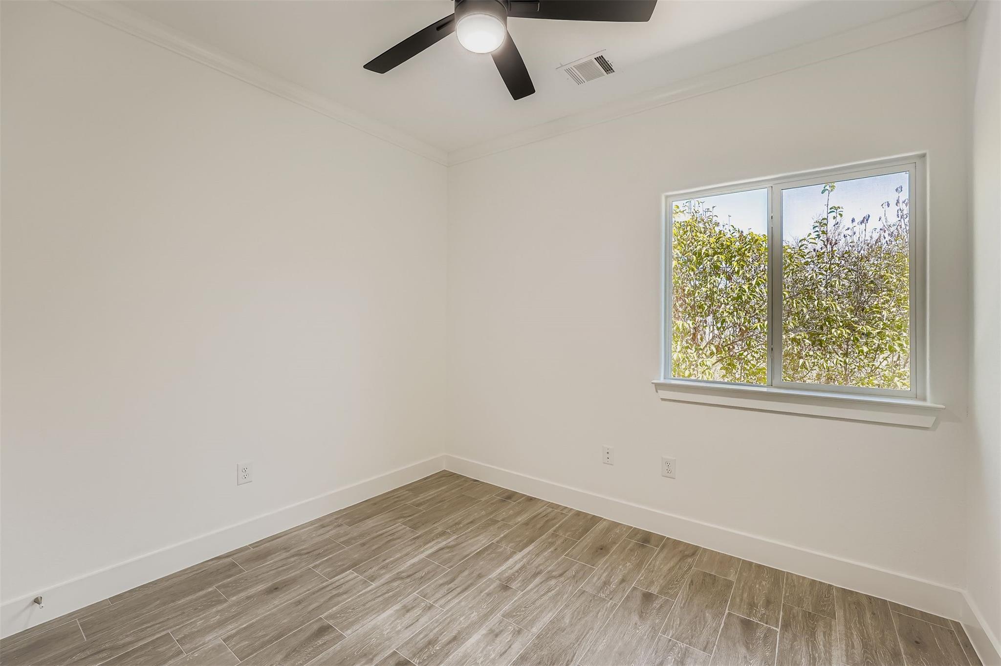 701 E 3rd St, Elgin, TX 78621