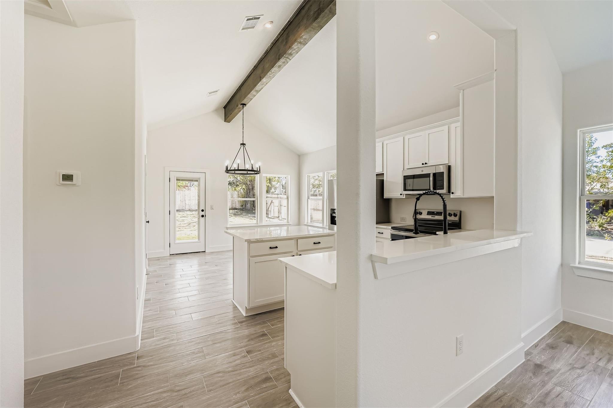 701 E 3rd St, Elgin, TX 78621