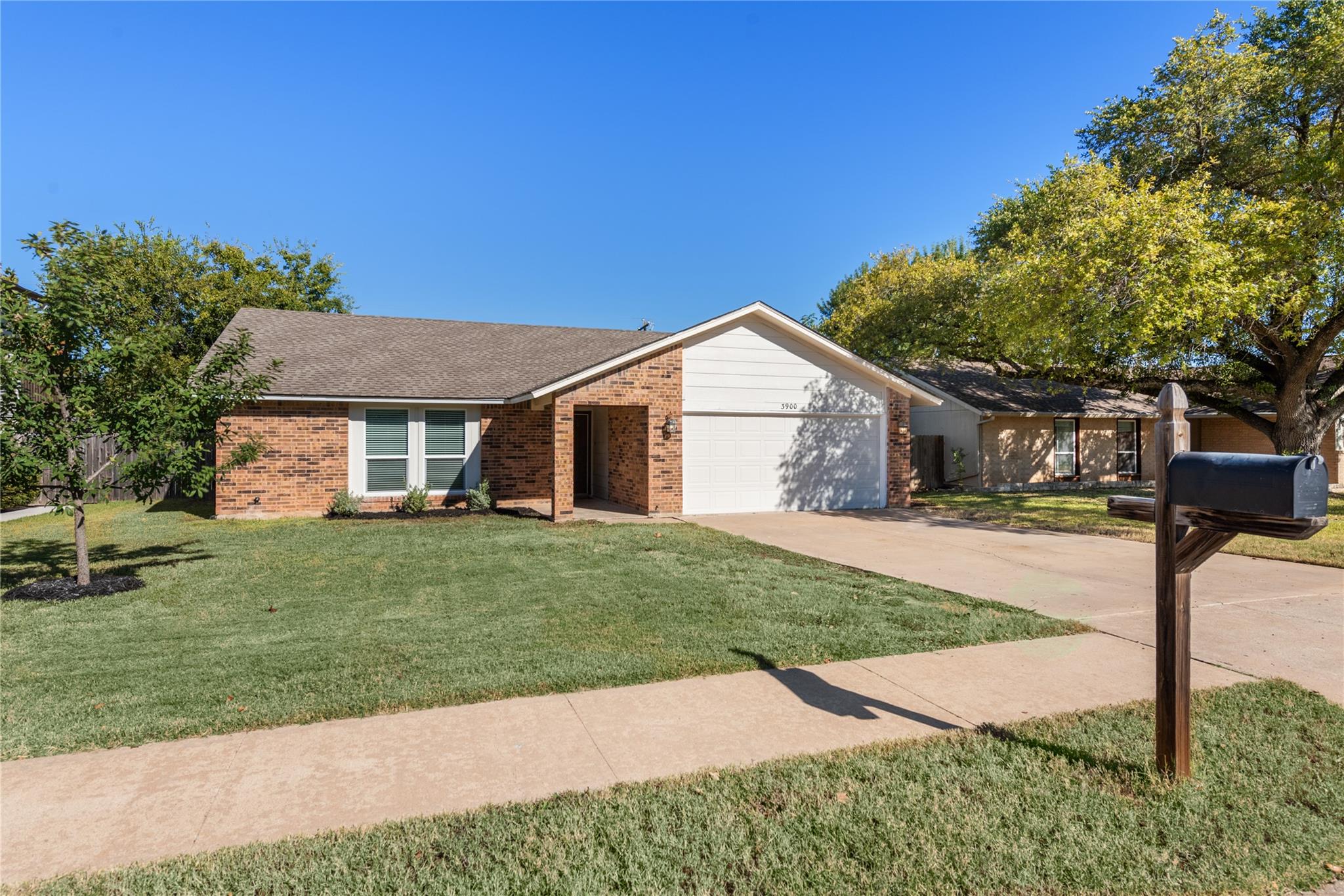 3900 Hillside Dr, Round Rock, TX 78681