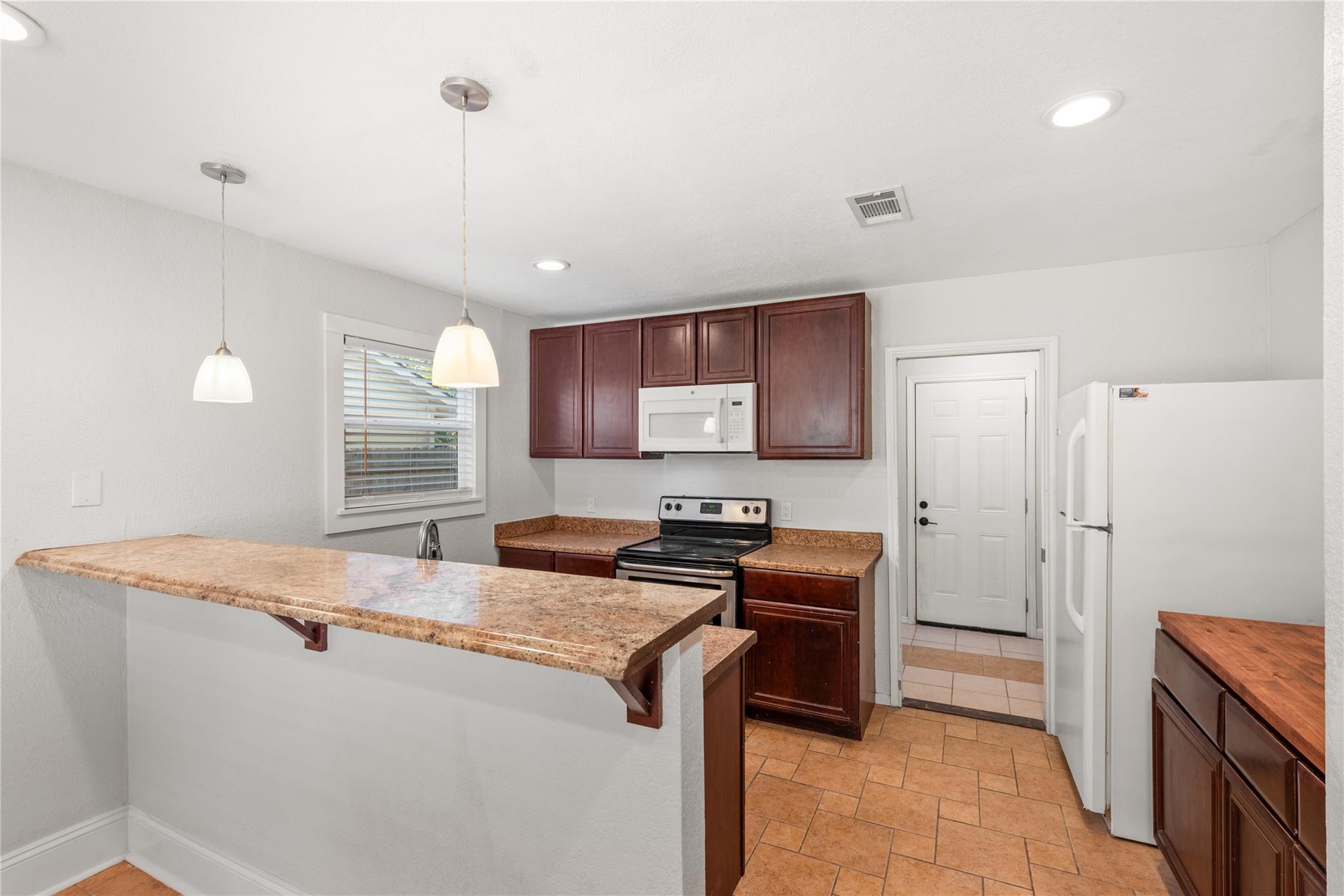 3900 Hillside Dr, Round Rock, TX 78681