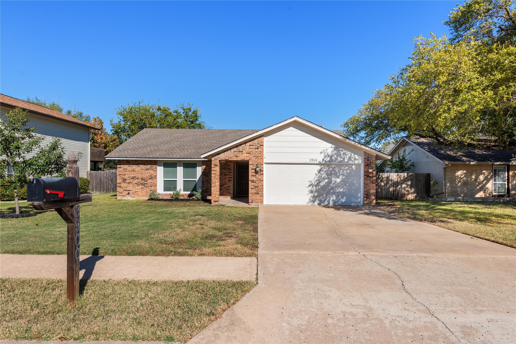 3900 Hillside Dr, Round Rock, TX 78681