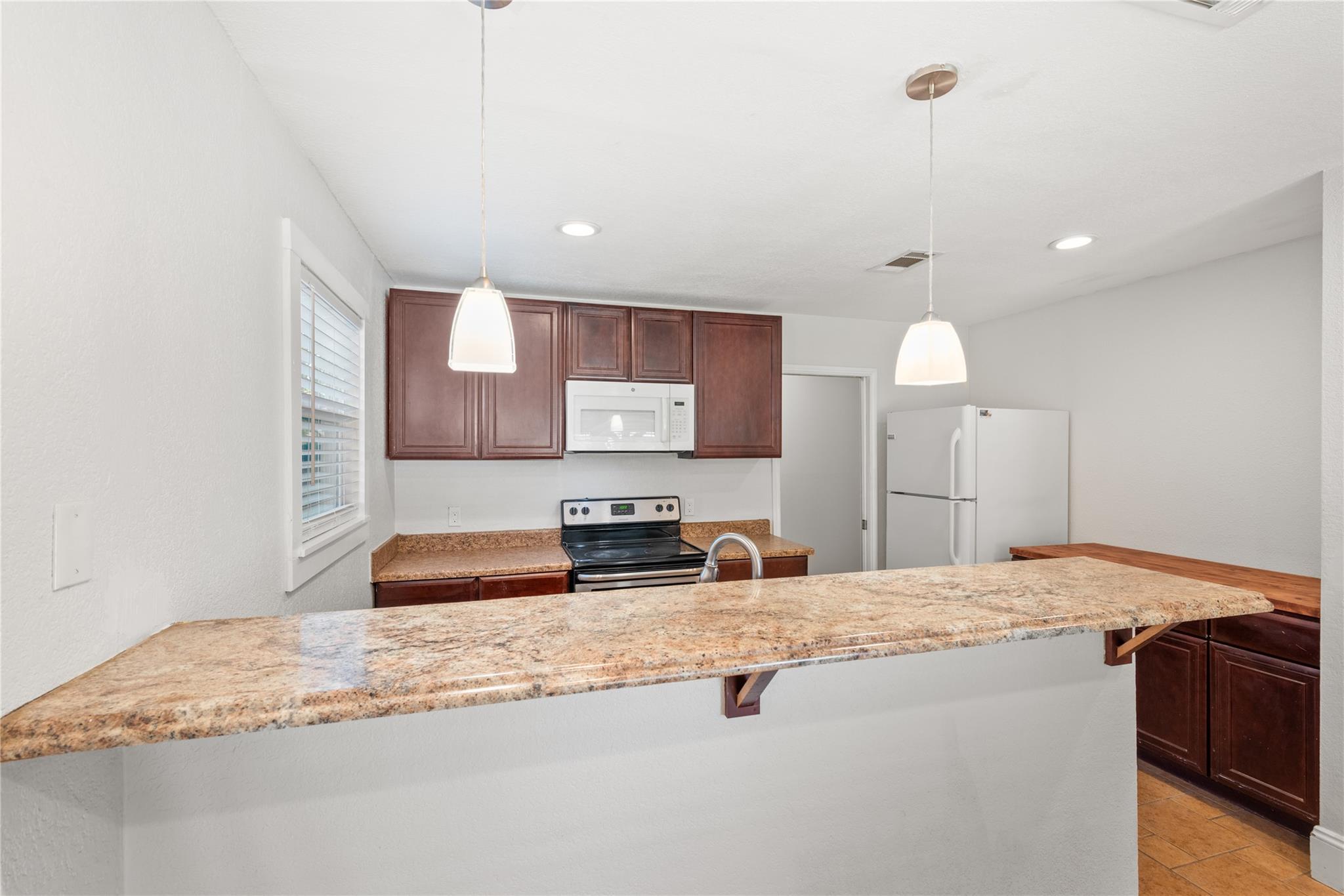 3900 Hillside Dr, Round Rock, TX 78681