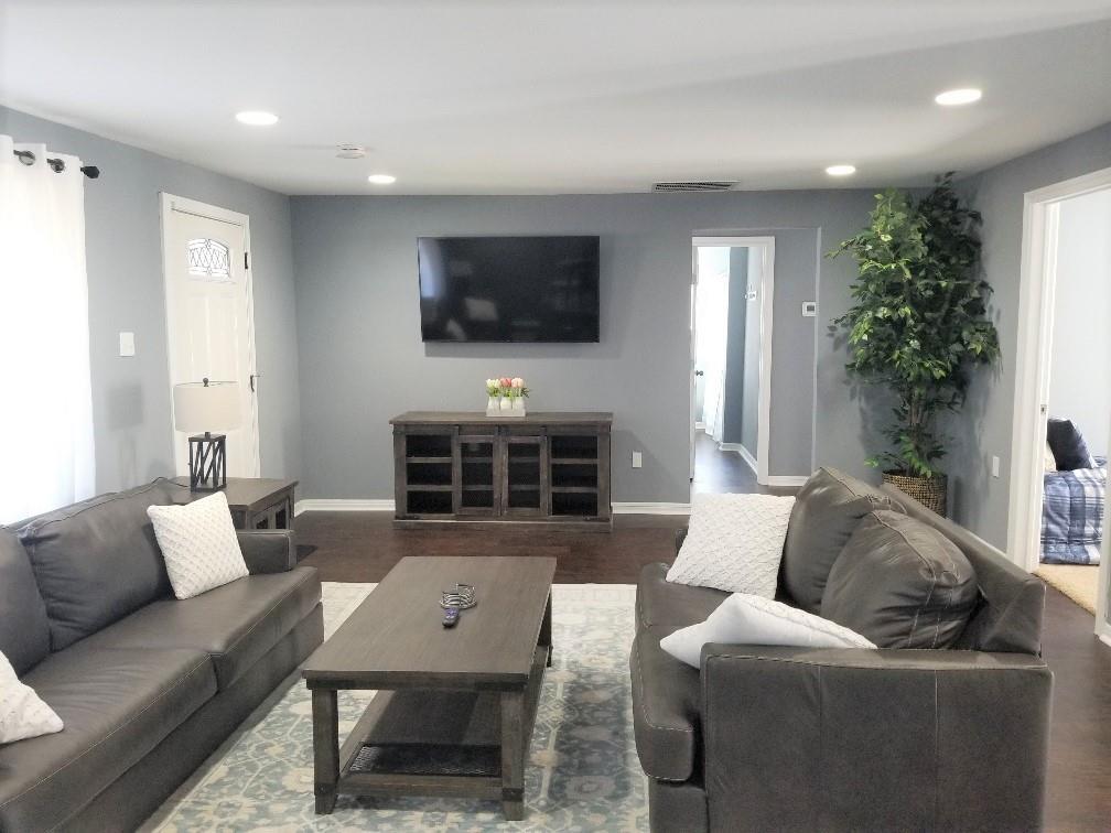 2121 N Durham Dr, Houston, TX 77008