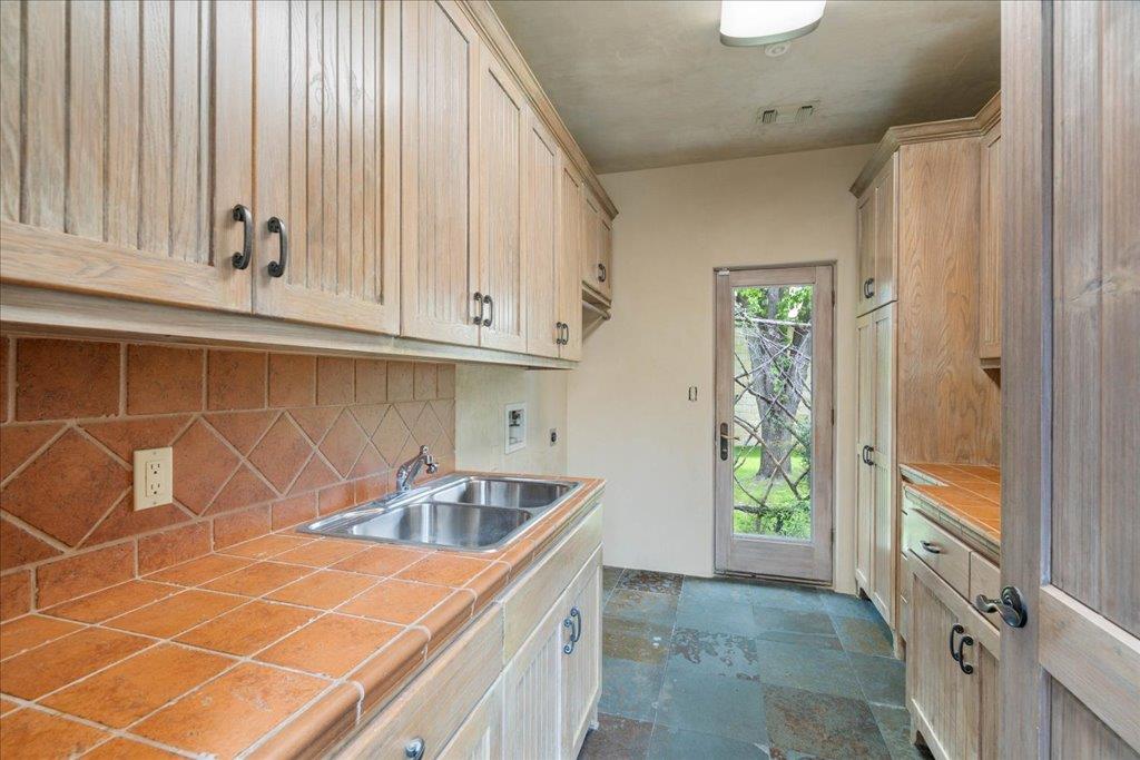 24736 Travis Lakeside Dr # A, Spicewood, TX 78669