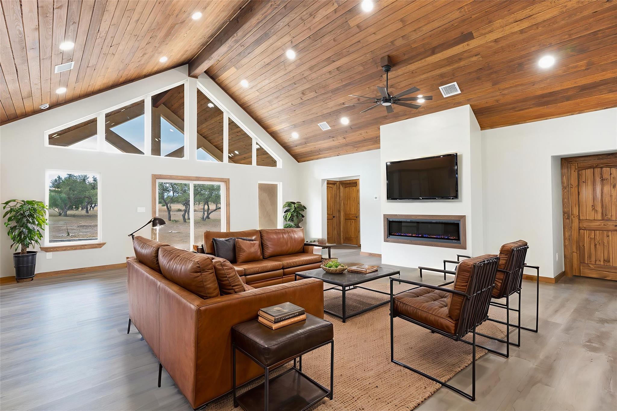 288 Nott Branch Rd, Harper, TX 78631