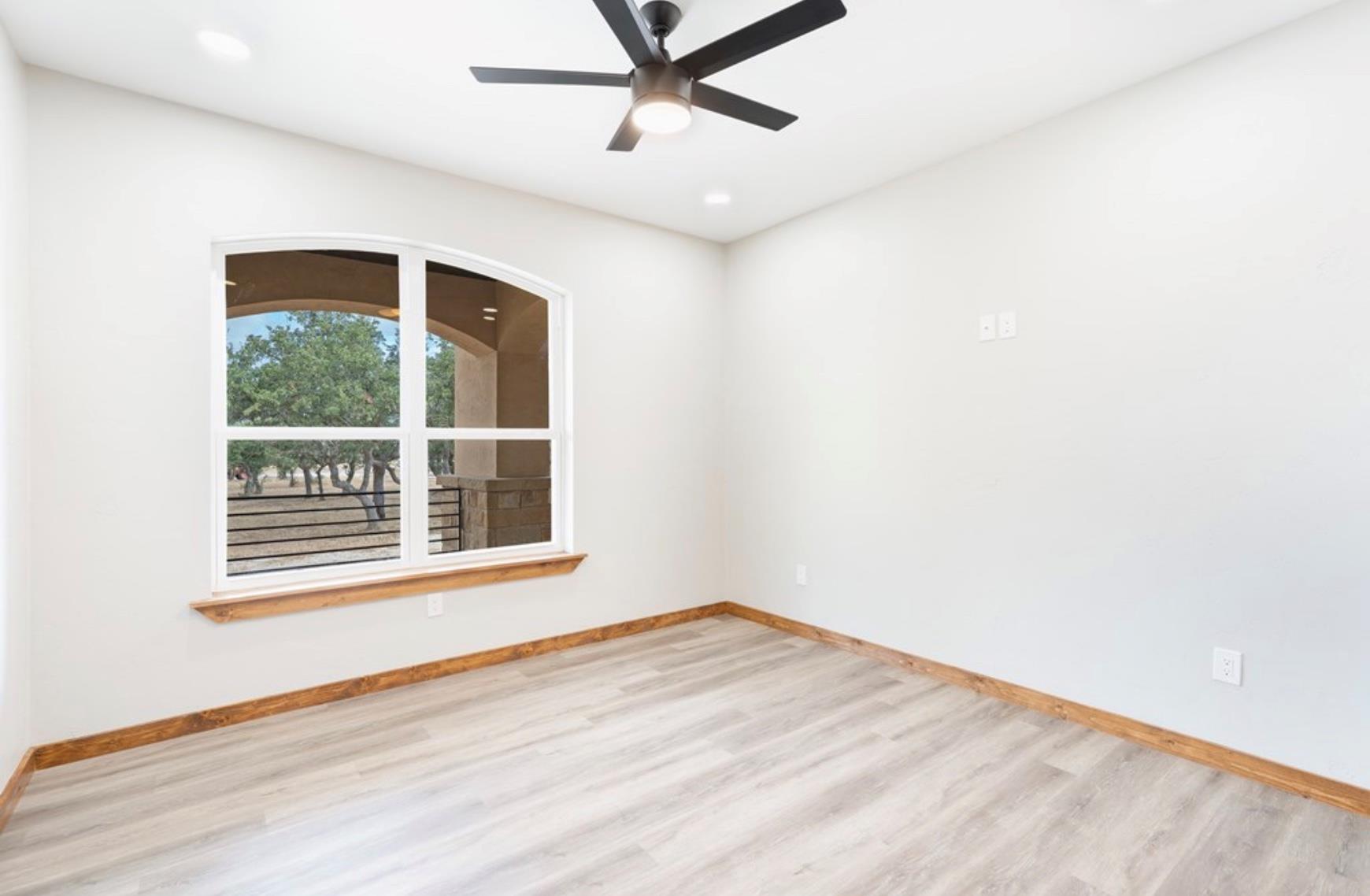 288 Nott Branch Rd, Harper, TX 78631