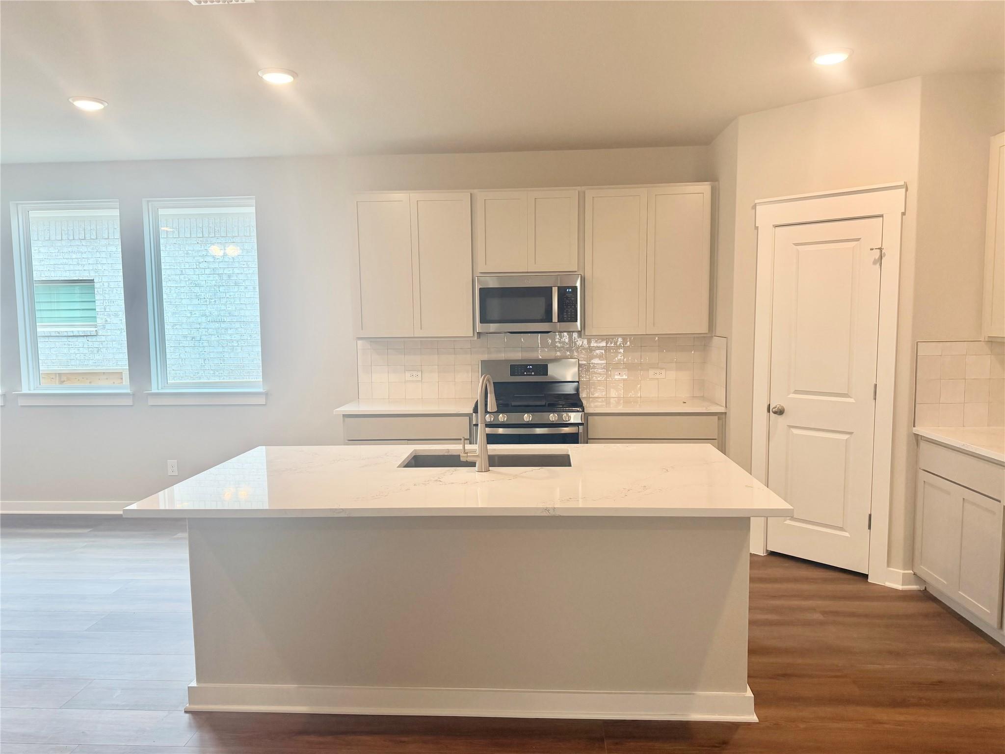 145 Zinnia Ln Ln, Hutto, TX 78634