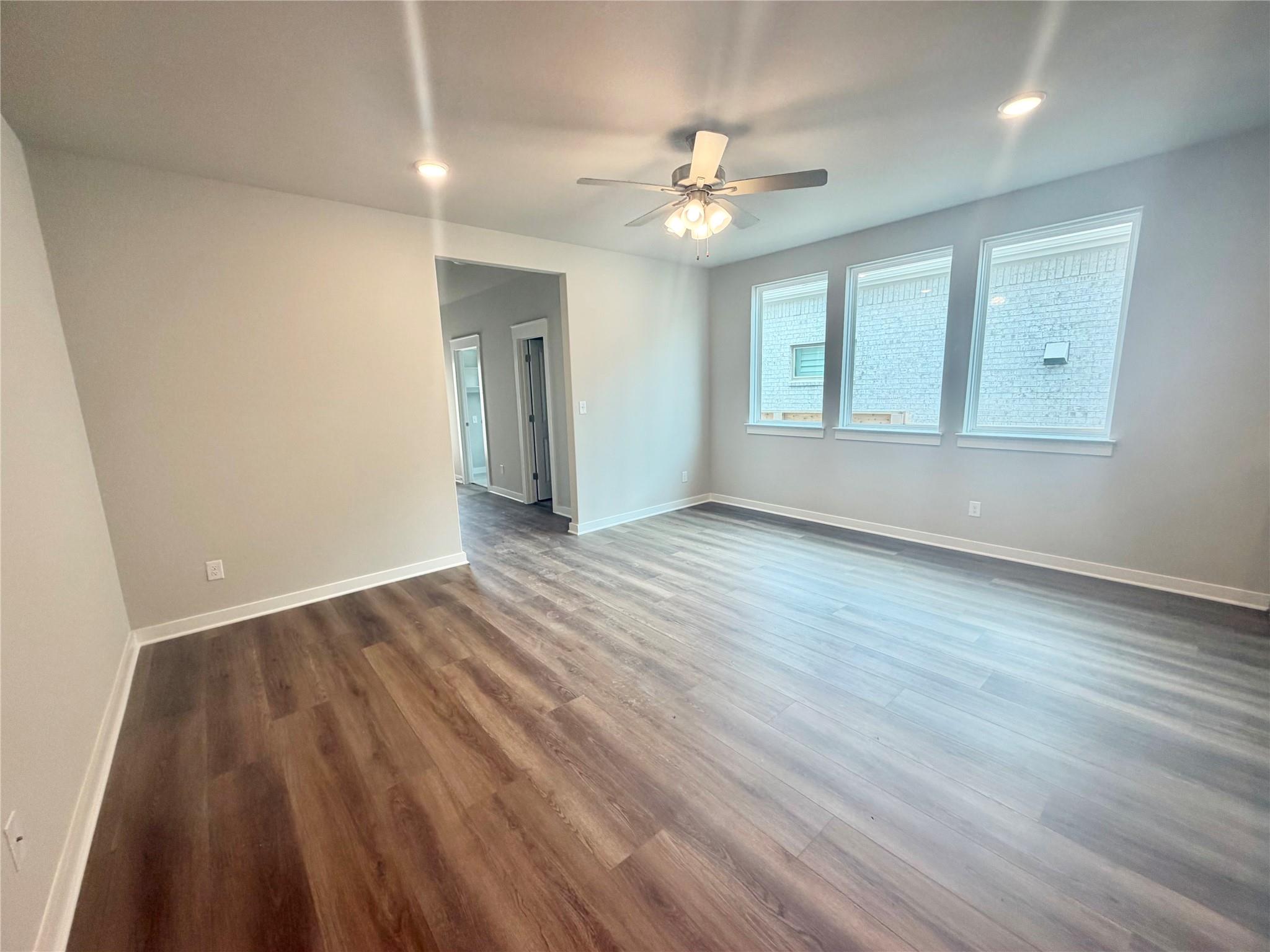 145 Zinnia Ln Ln, Hutto, TX 78634