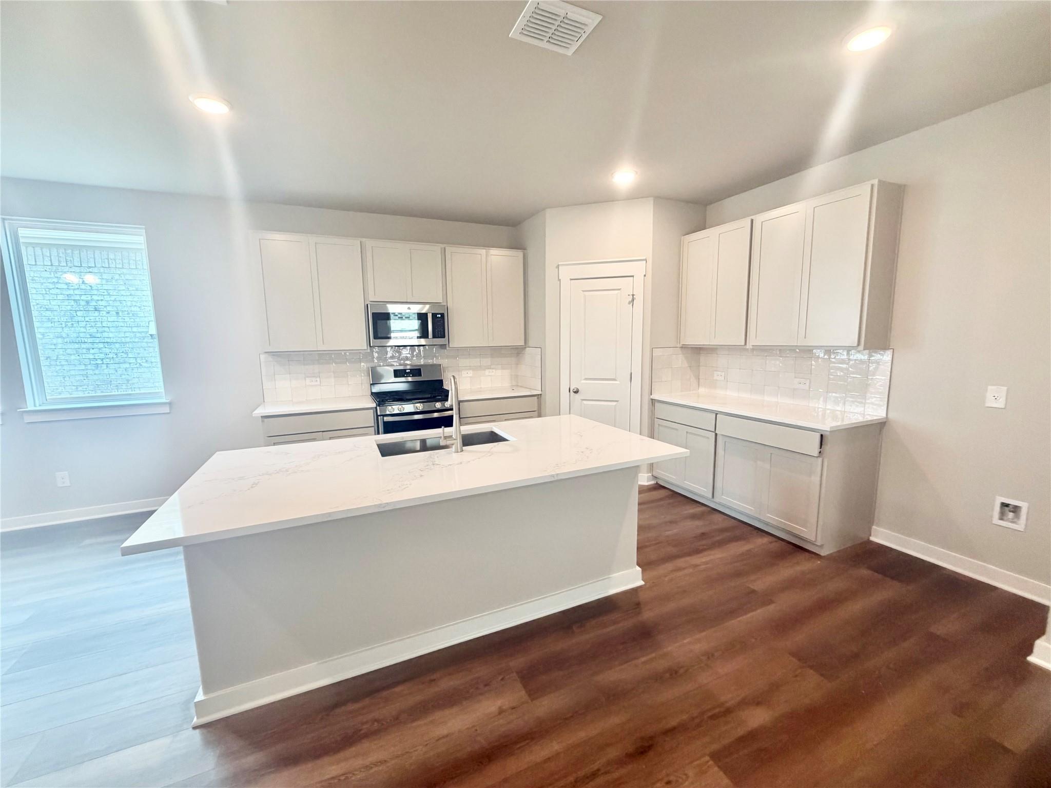 145 Zinnia Ln Ln, Hutto, TX 78634