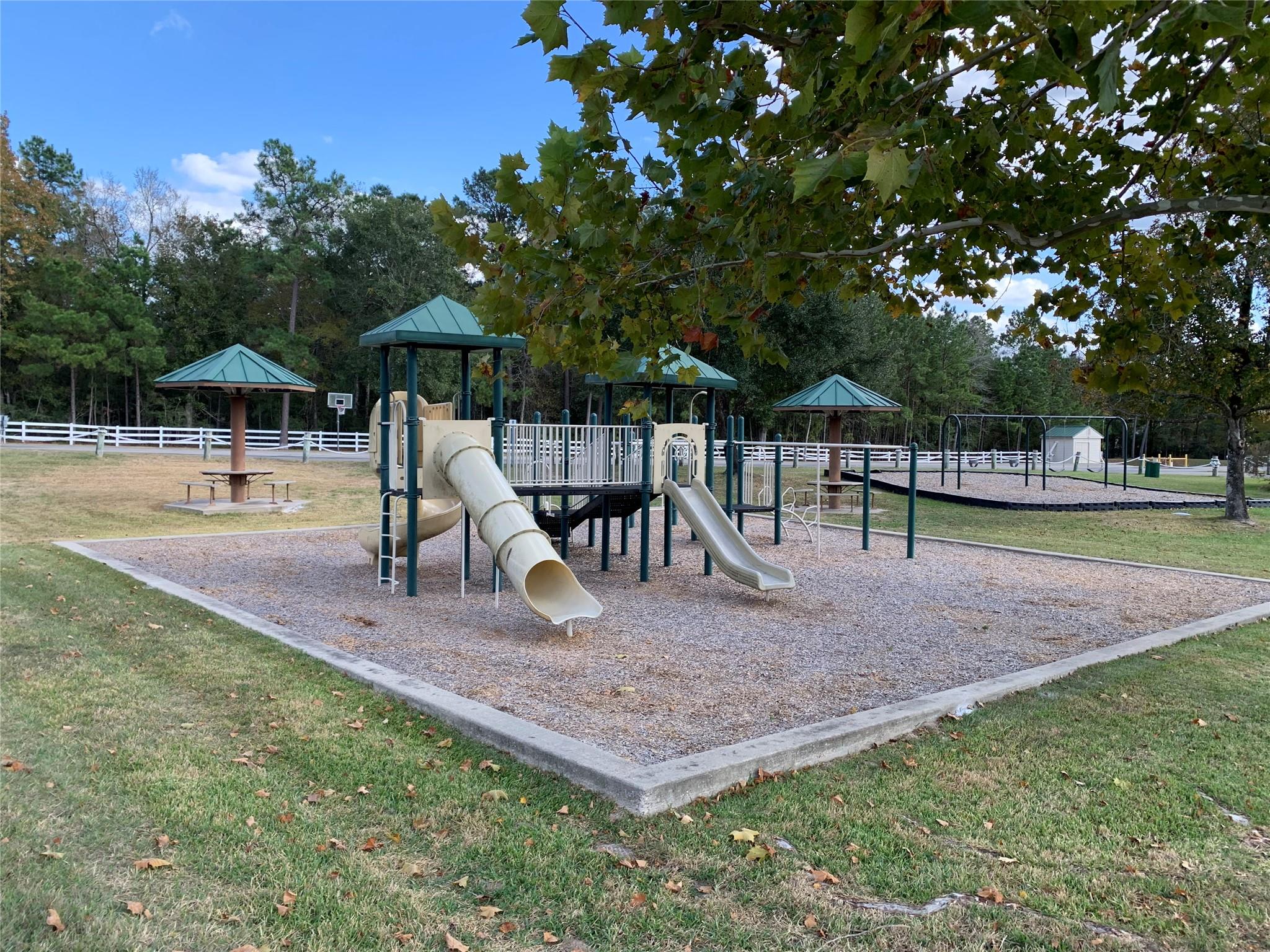 500 Nautica Ln, Montgomery, TX 77316