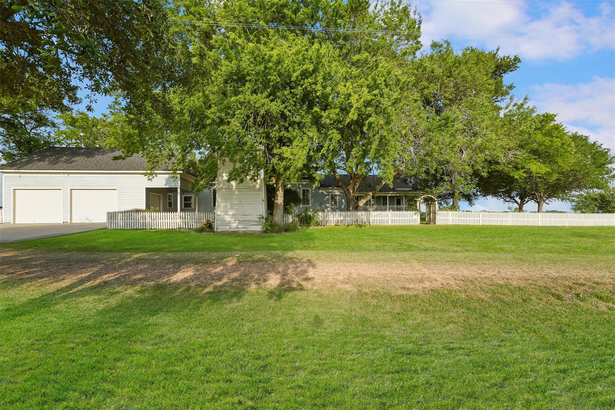 9058 Sam Houston Rd, Brenham, TX 77833