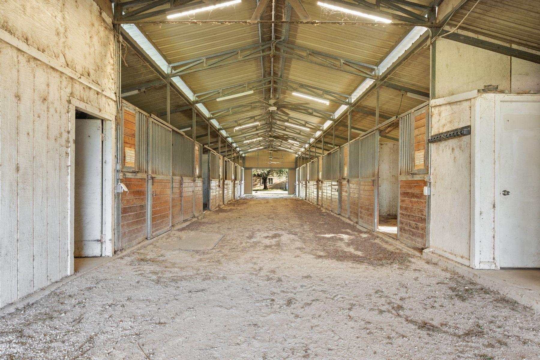 25 Zoeller Ln, Boerne, TX 78006