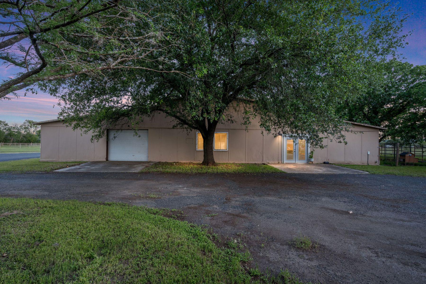 25 Zoeller Ln, Boerne, TX 78006