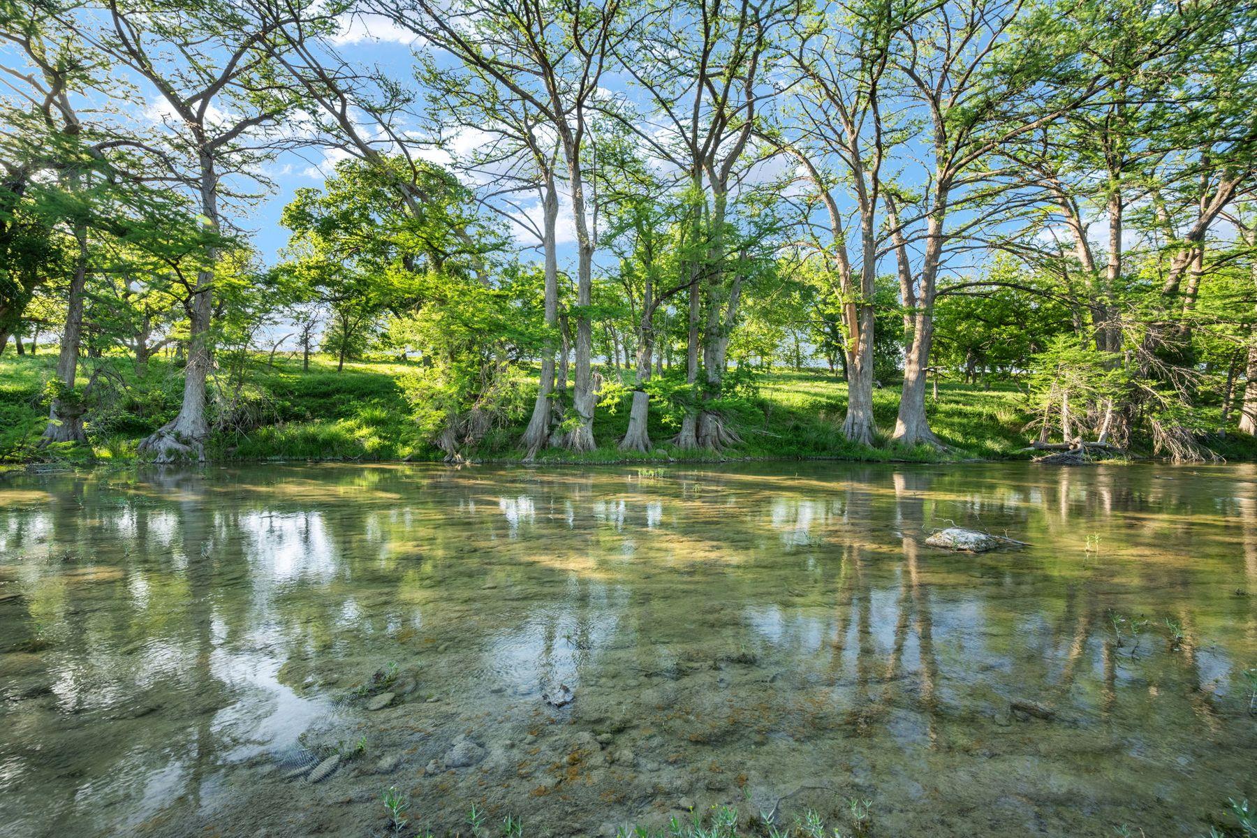 25 Zoeller Ln, Boerne, TX 78006