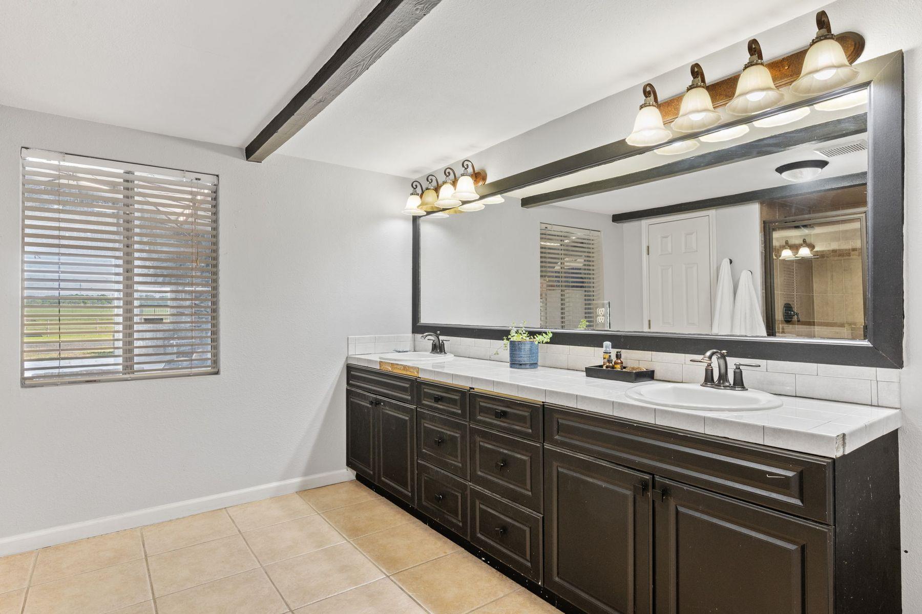 25 Zoeller Ln, Boerne, TX 78006