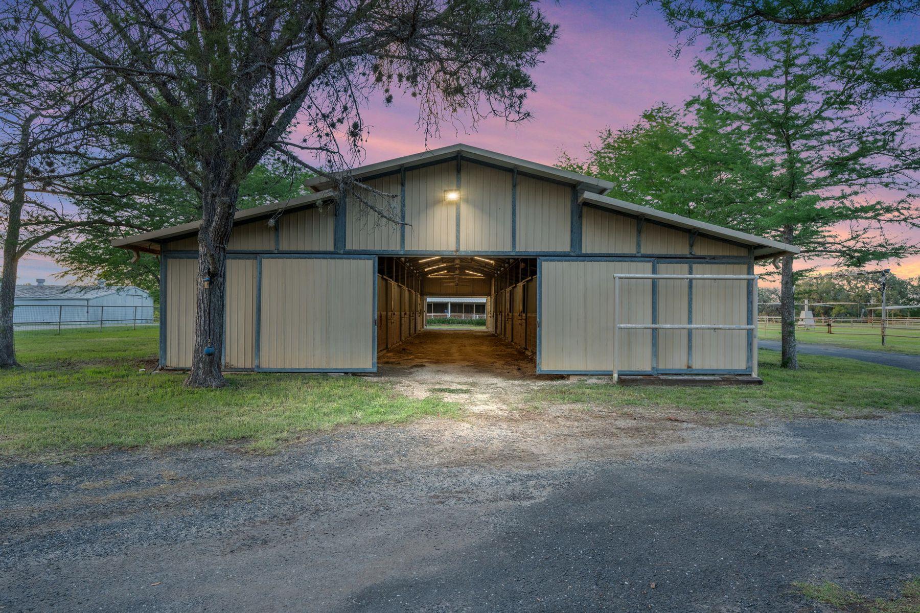 25 Zoeller Ln, Boerne, TX 78006